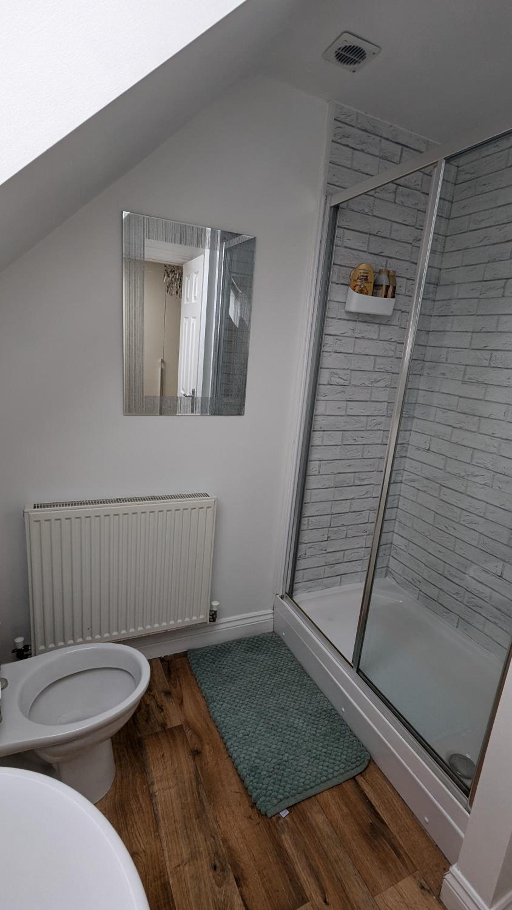 Sleeps up to 8 guests - Modern townhouse near Newcastle