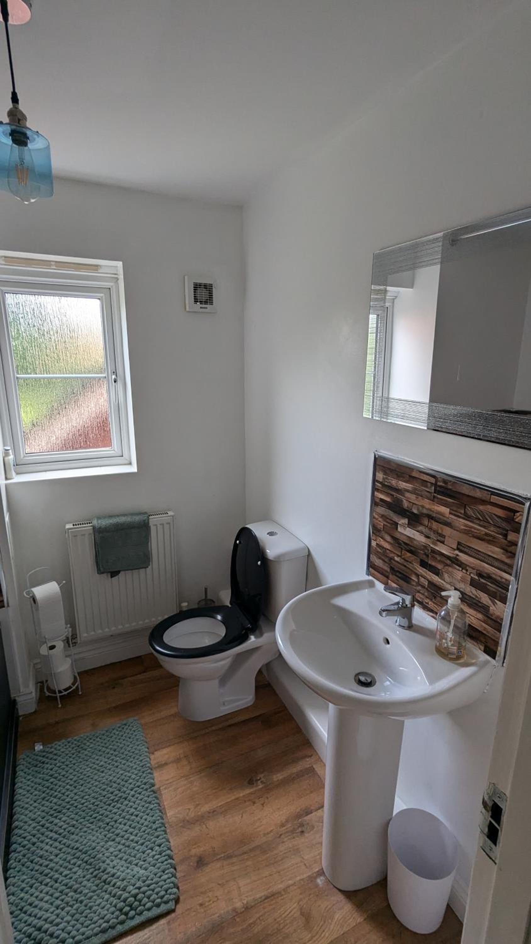 Sleeps up to 8 guests - Modern townhouse near Newcastle