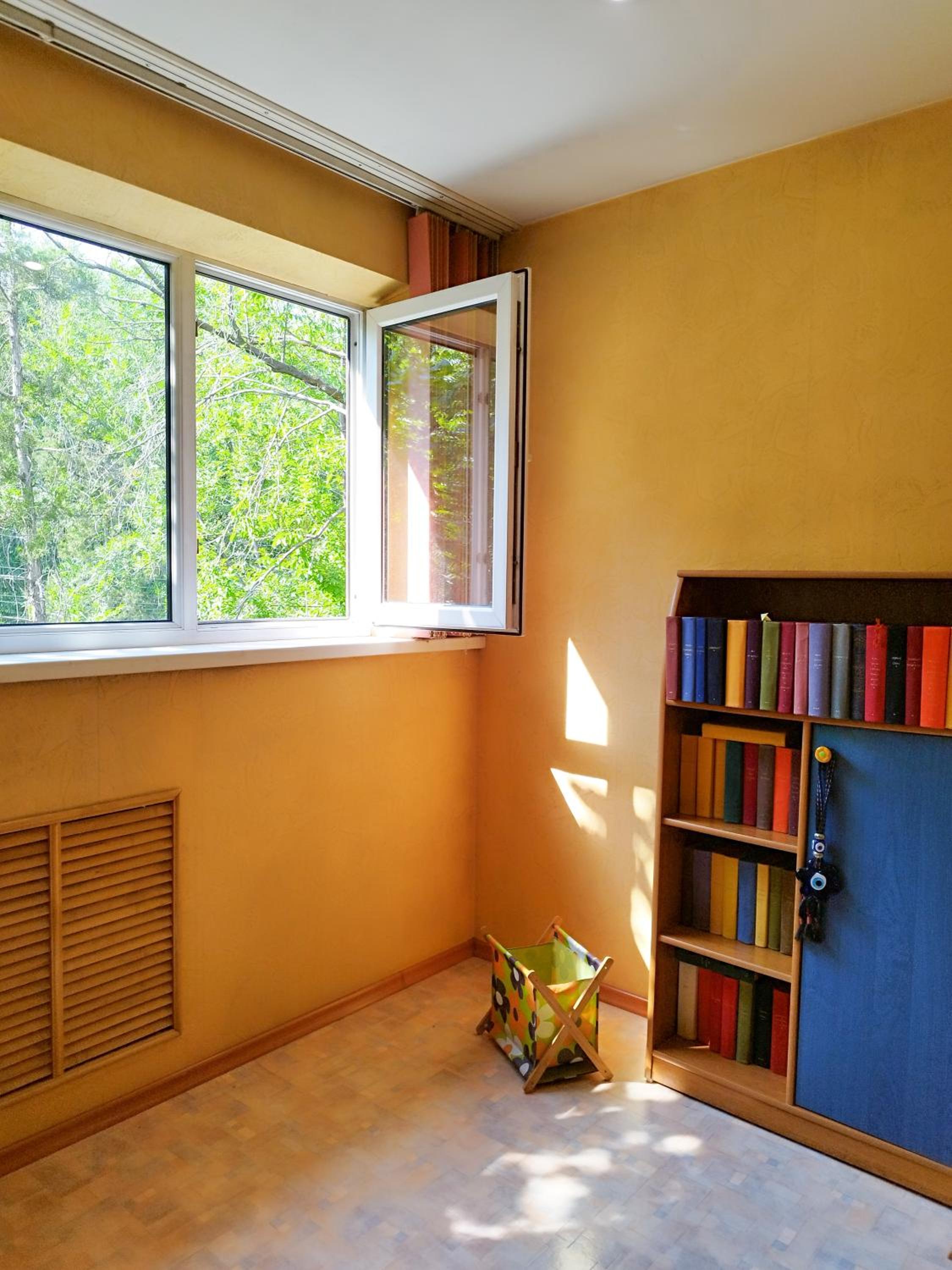 Quiet 3-room Stay in the Greenest Part of Bishkek view 4