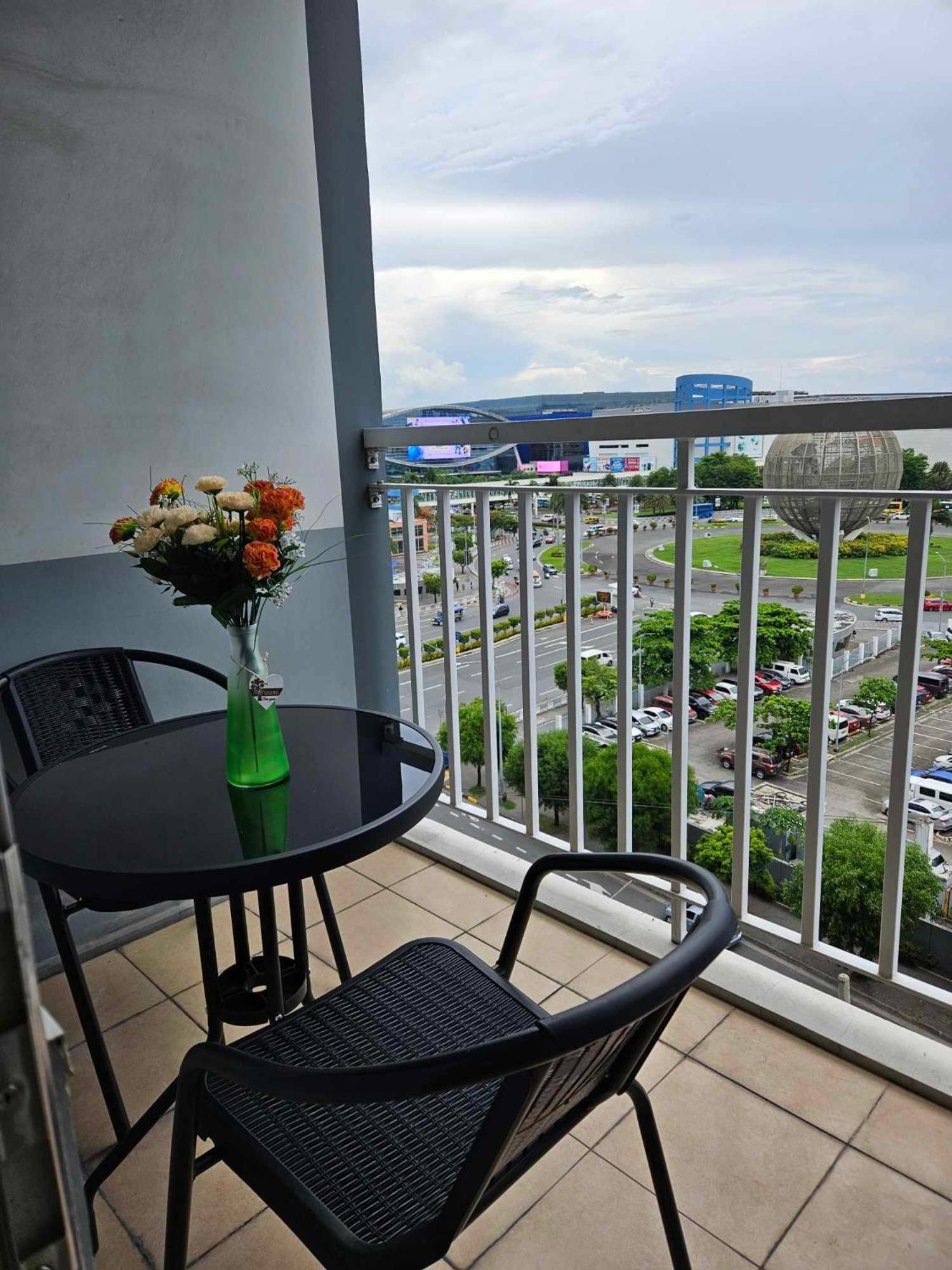 1 Bedroom Condo Unit Near MOA with Netflix and WIFI view 5