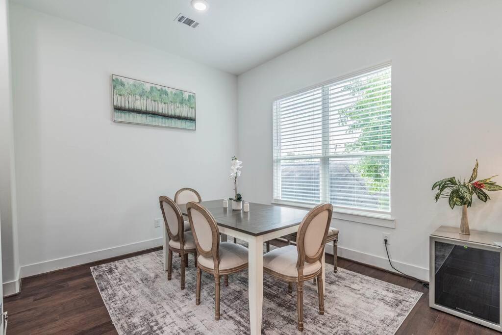 New Paradise close to downtown Houston view 5