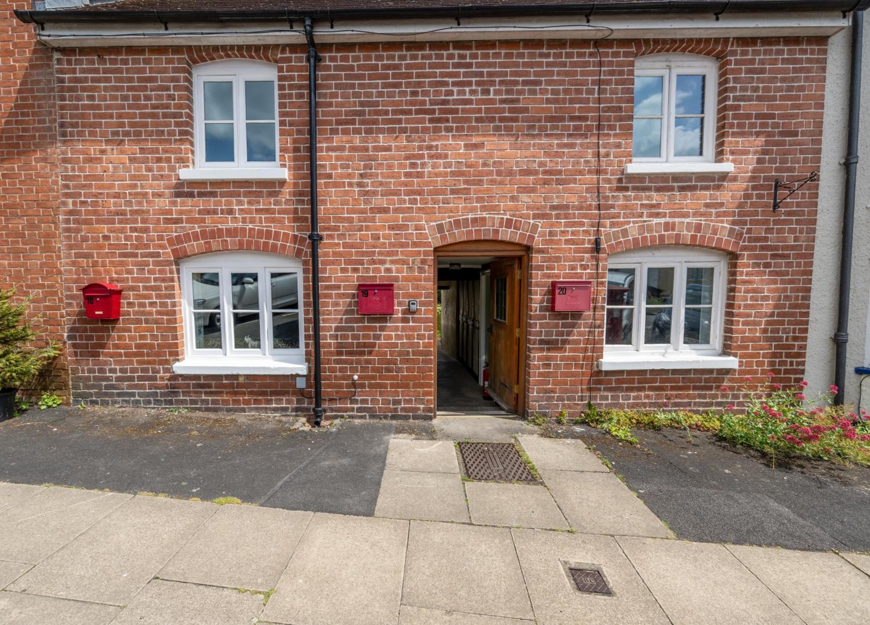 Grade 2 Cottage 1 bedroom, Ludlow centre view 3