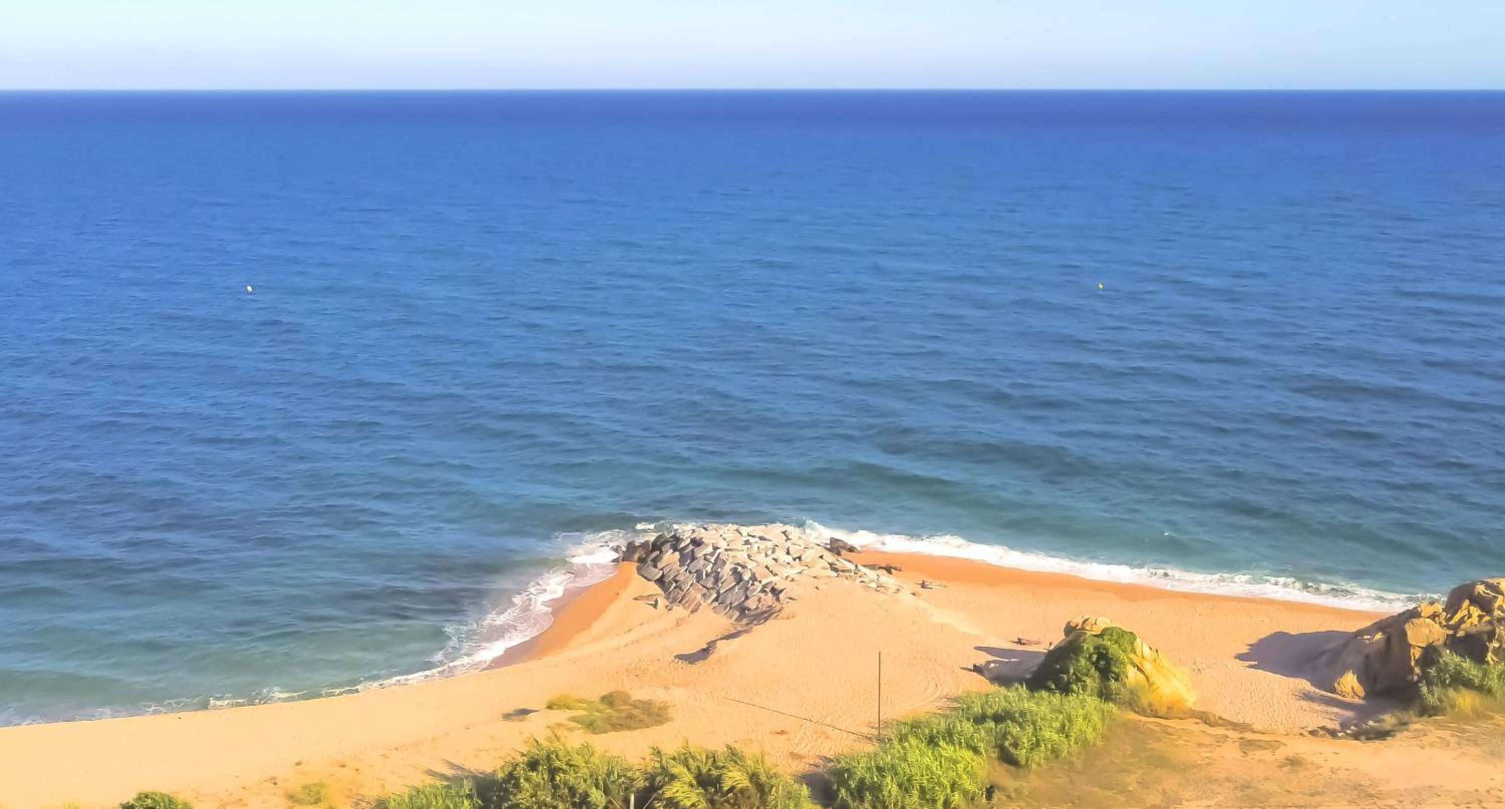 Fantástica casa frente al mar con jardín privado