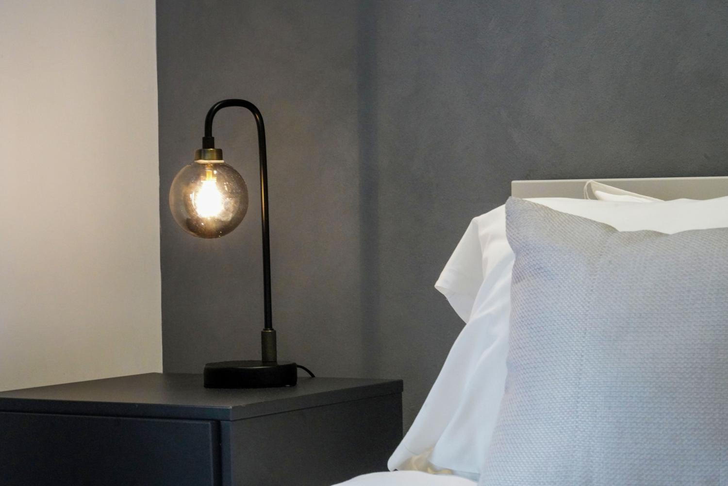 Stylish Apartment - Close to the City Centre - Free Parking, Fast Wi-Fi and Smart TV with Netflix by Yoko Property
