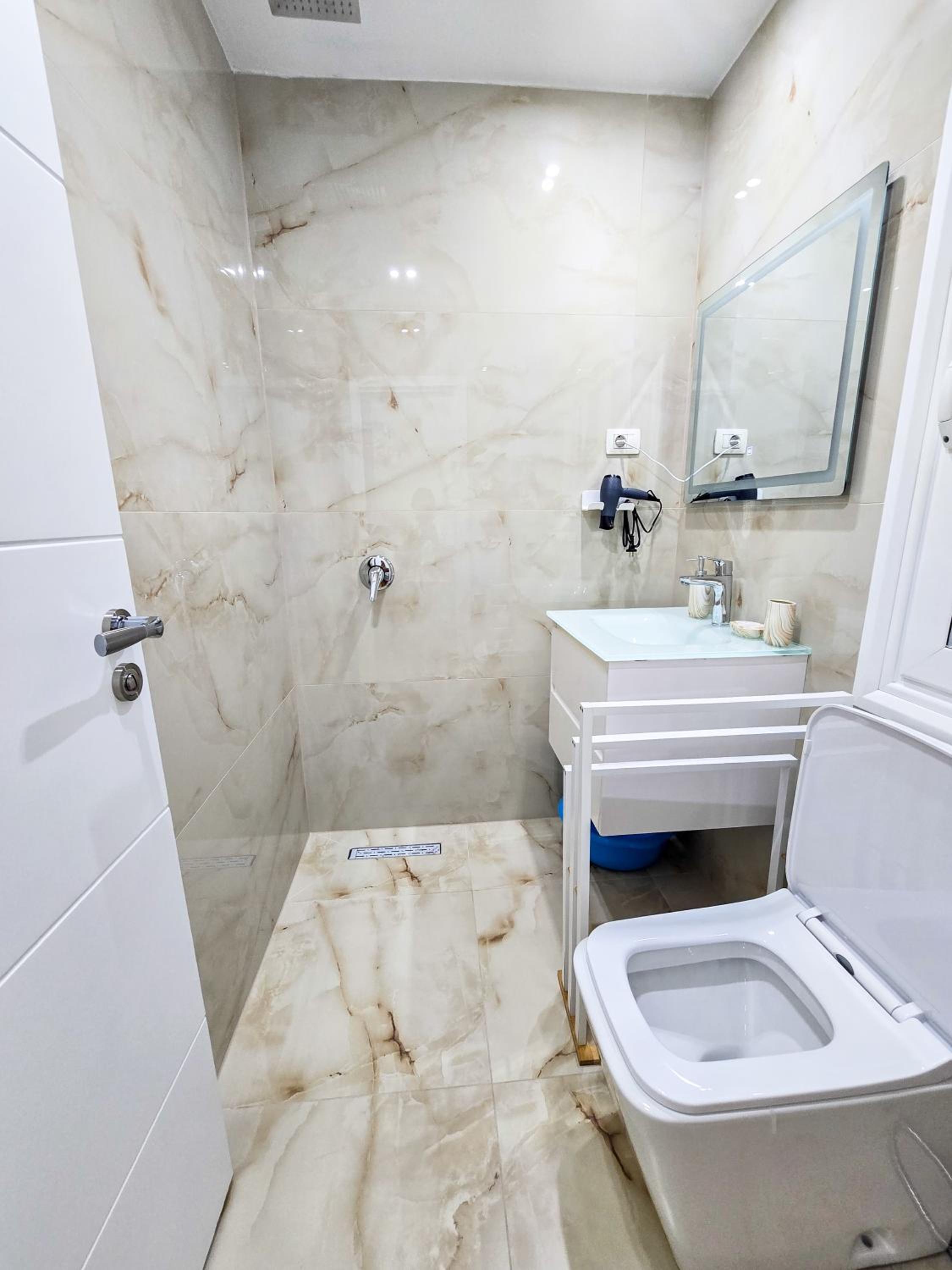 Eni Rooms