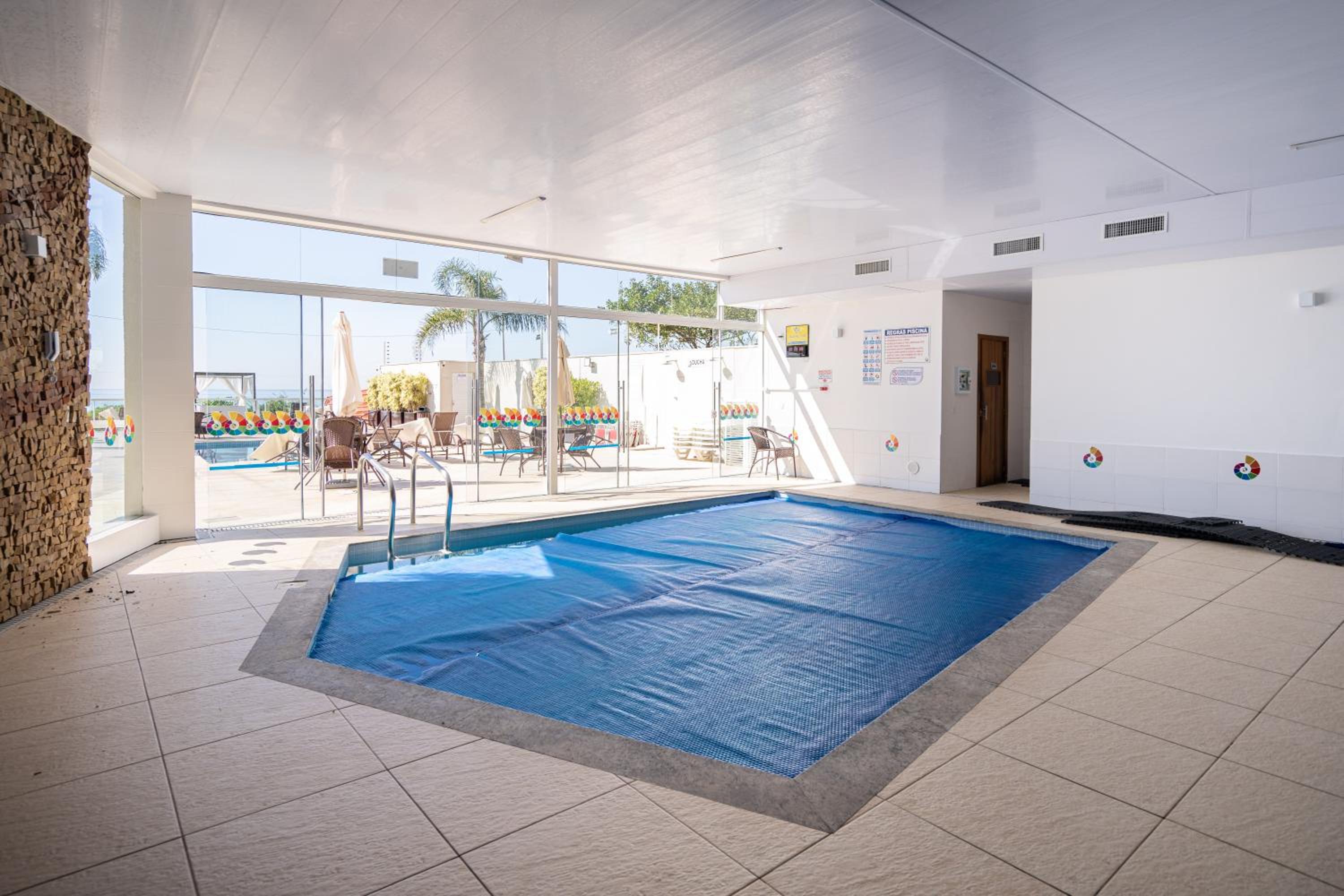 Apto Vista Mar Home Club Pé na Areia 3 Quartos Ares Condicionados Cozinha Completa Piscina Aquecida Jacuzzi Sauna Academia Quadra Playground Salão de Jogos