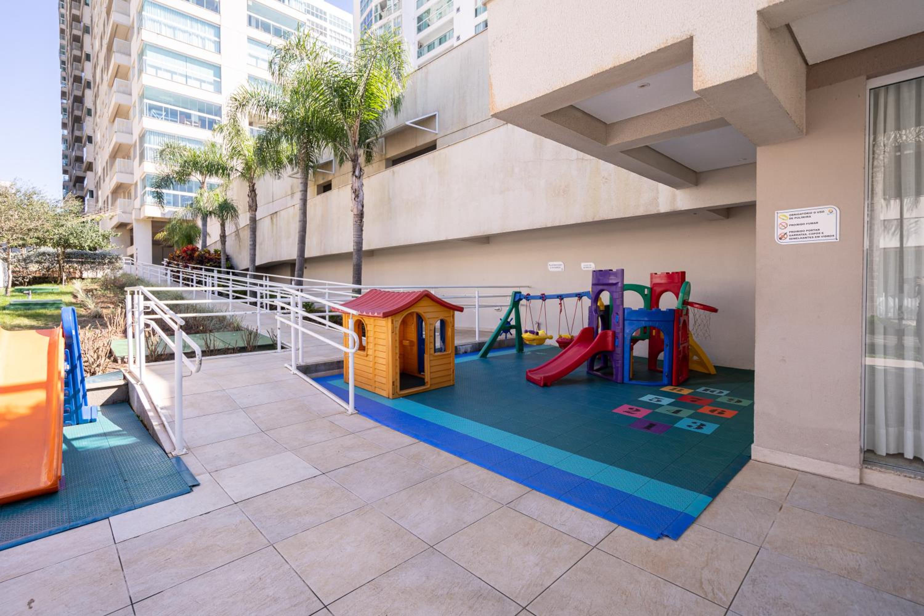 Apto Vista Mar Home Club Pé na Areia 3 Quartos Ares Condicionados Cozinha Completa Piscina Aquecida Jacuzzi Sauna Academia Quadra Playground Salão de Jogos