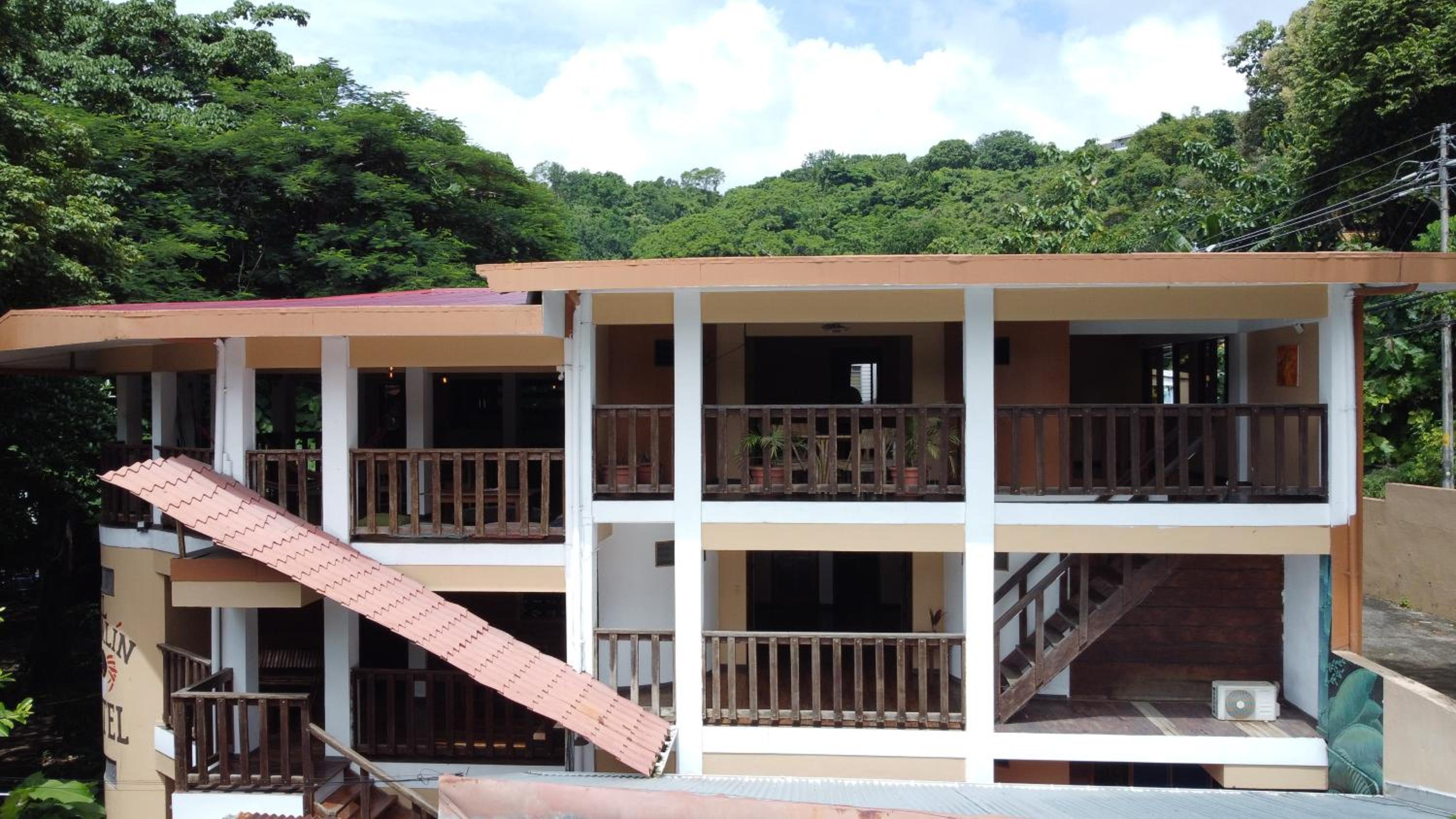 Tajalin Hostel - Montezuma Beach, Central location!