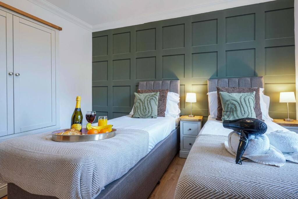 Stylish Apartment - Central Location - Free Parking, Self-Check-In, Fast Wifi and Smart TV by Yoko Property view 4