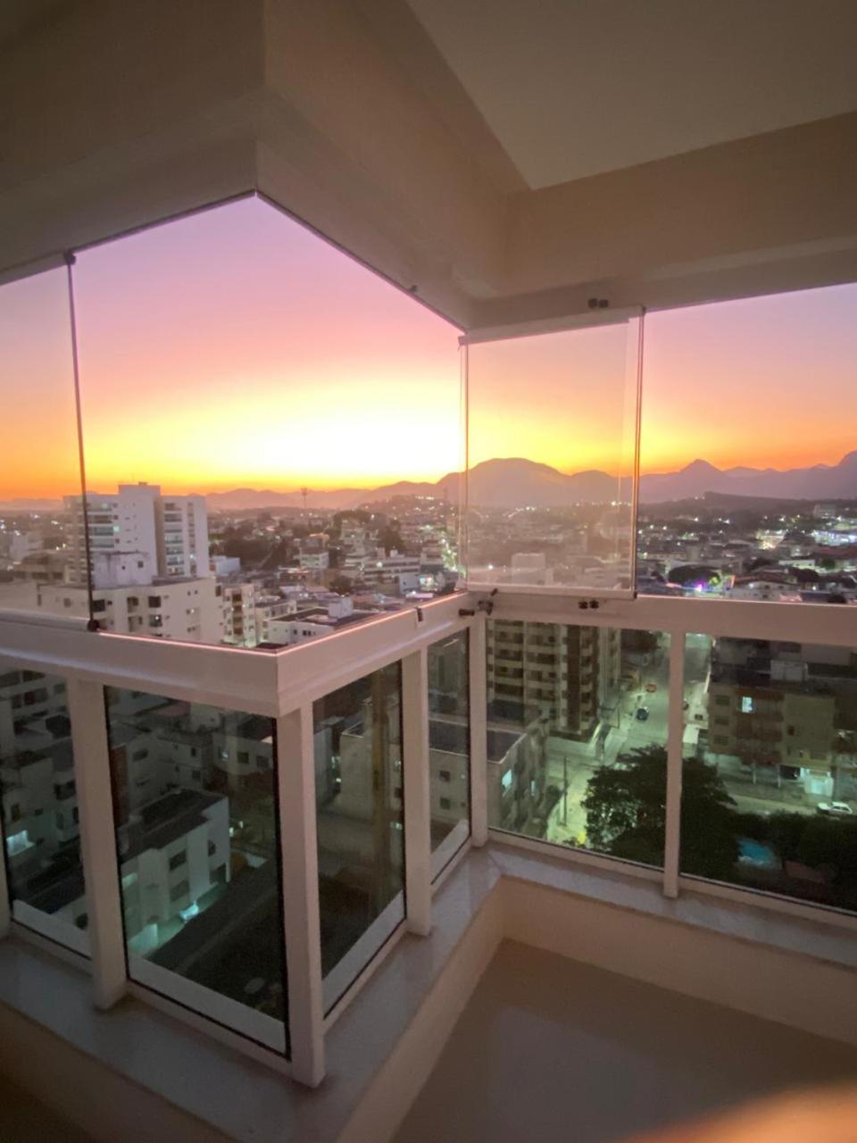 Apto NOVO BEIRA MAR Praia do Morro vista mar e montanha com 120m 3 qtos Ed Elegance limitado a 8 hóspedes independente da idade