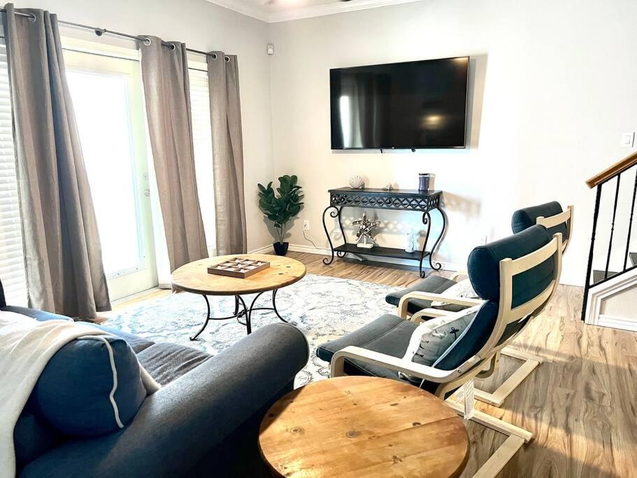 Farmhouse Coastal Townhouse- On the island! view 3