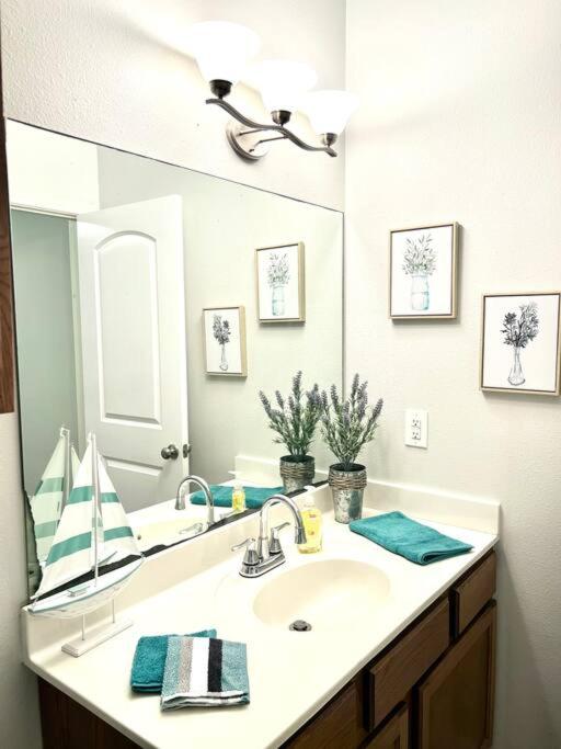 Farmhouse Coastal Townhouse- On the island! view 5