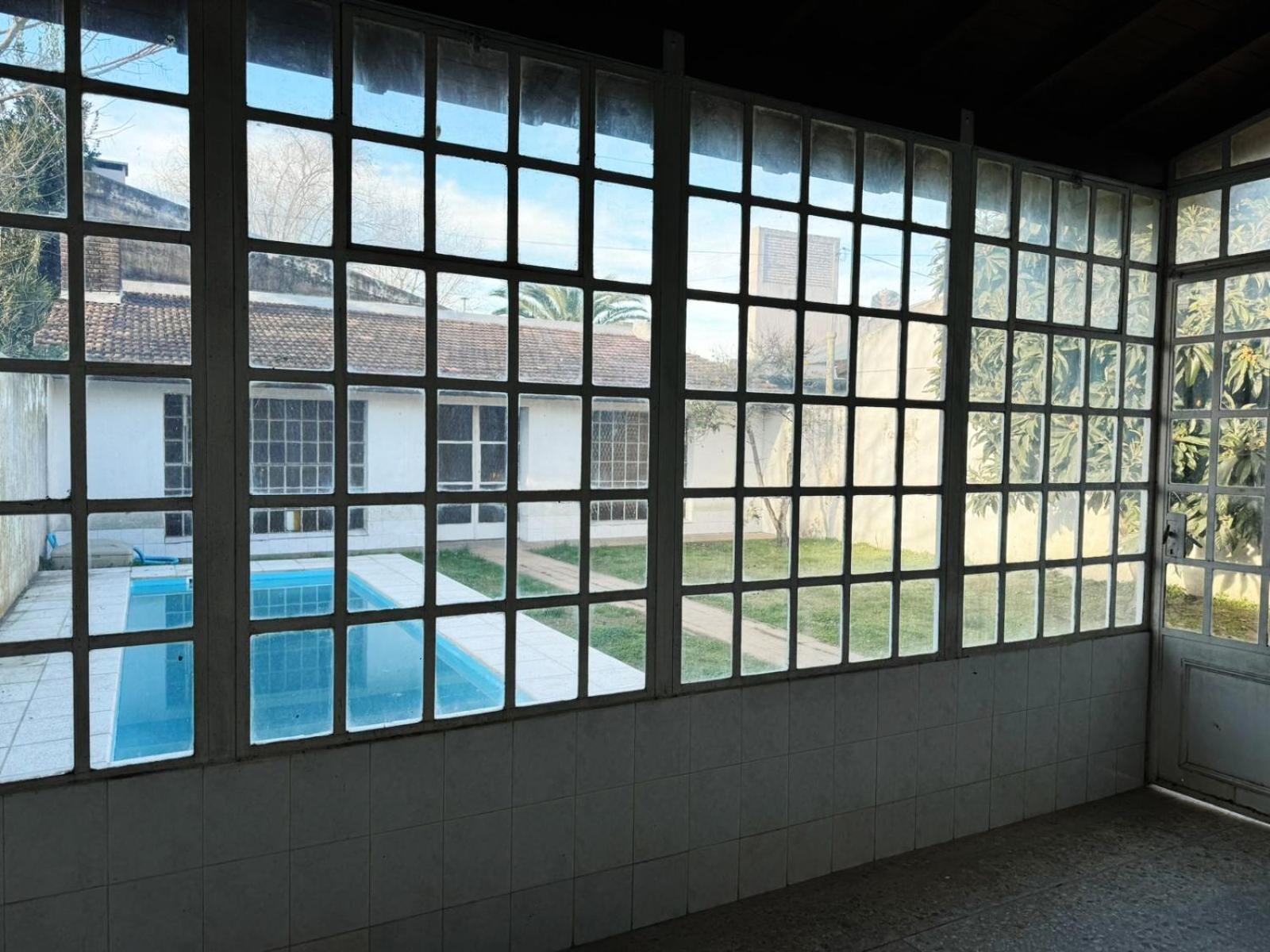 Casa Zona Residencial , pileta, garage doble y quincho con parrilla