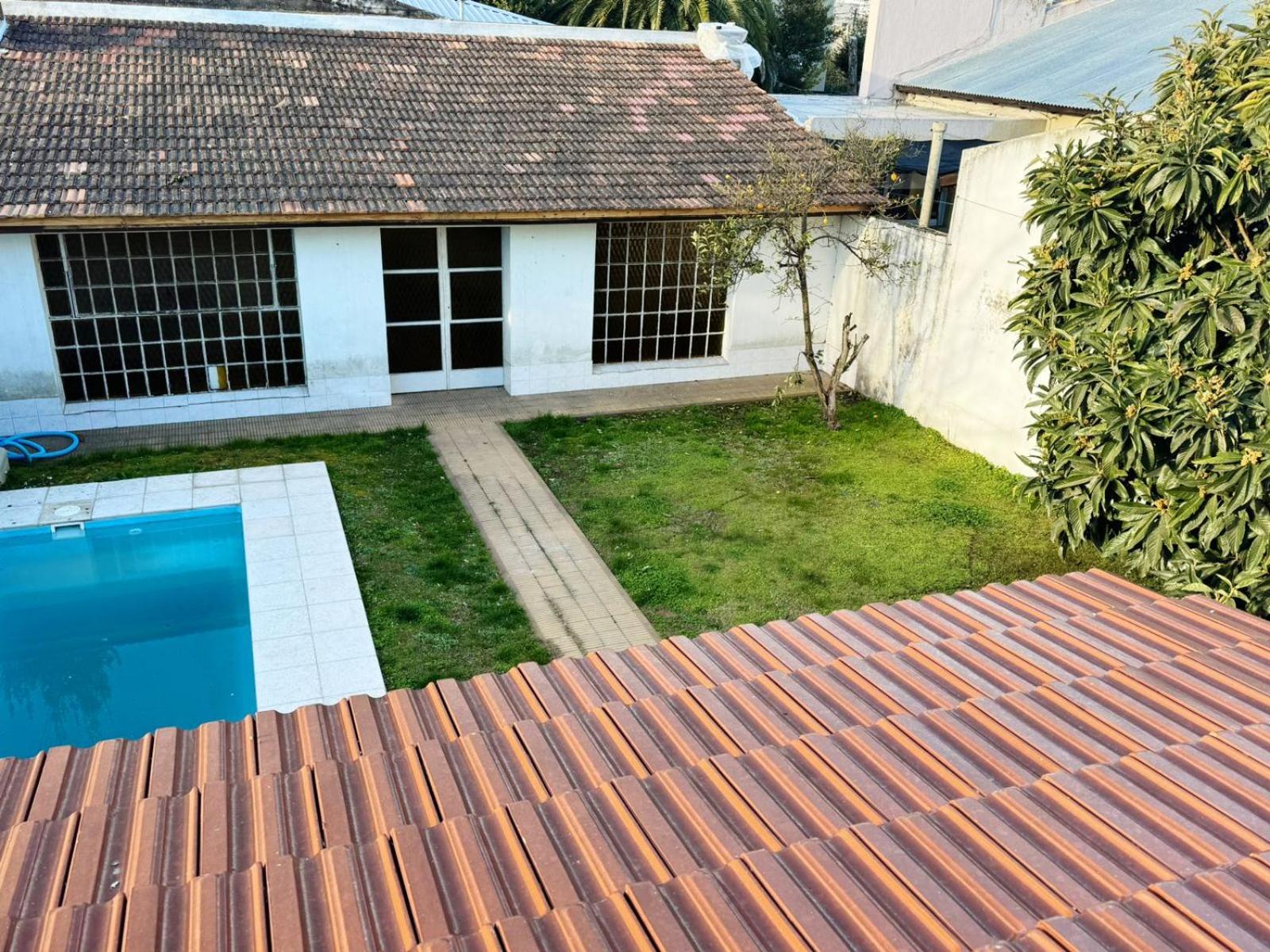 Casa Zona Residencial , pileta, garage doble y quincho con parrilla