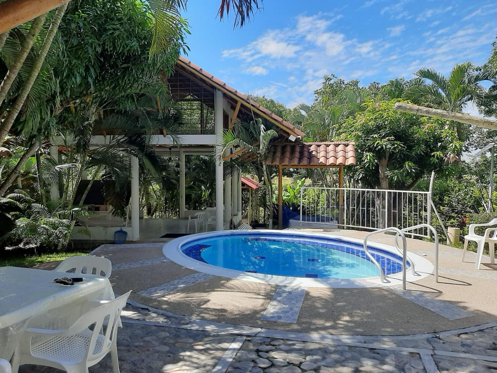 Espectacular Casa campestre en condo, Guamo Tol