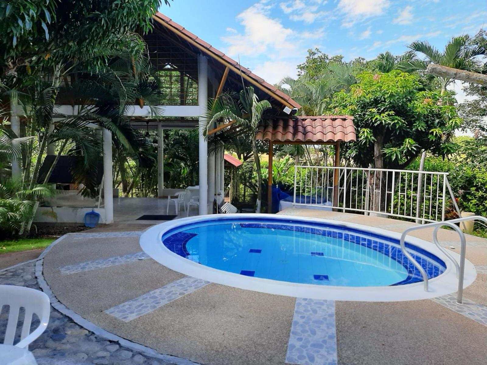 Espectacular Casa campestre en condo, Guamo Tol