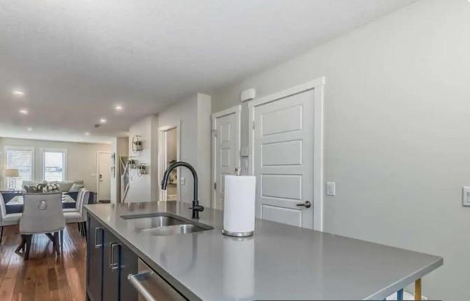 South Calgary Townhouse