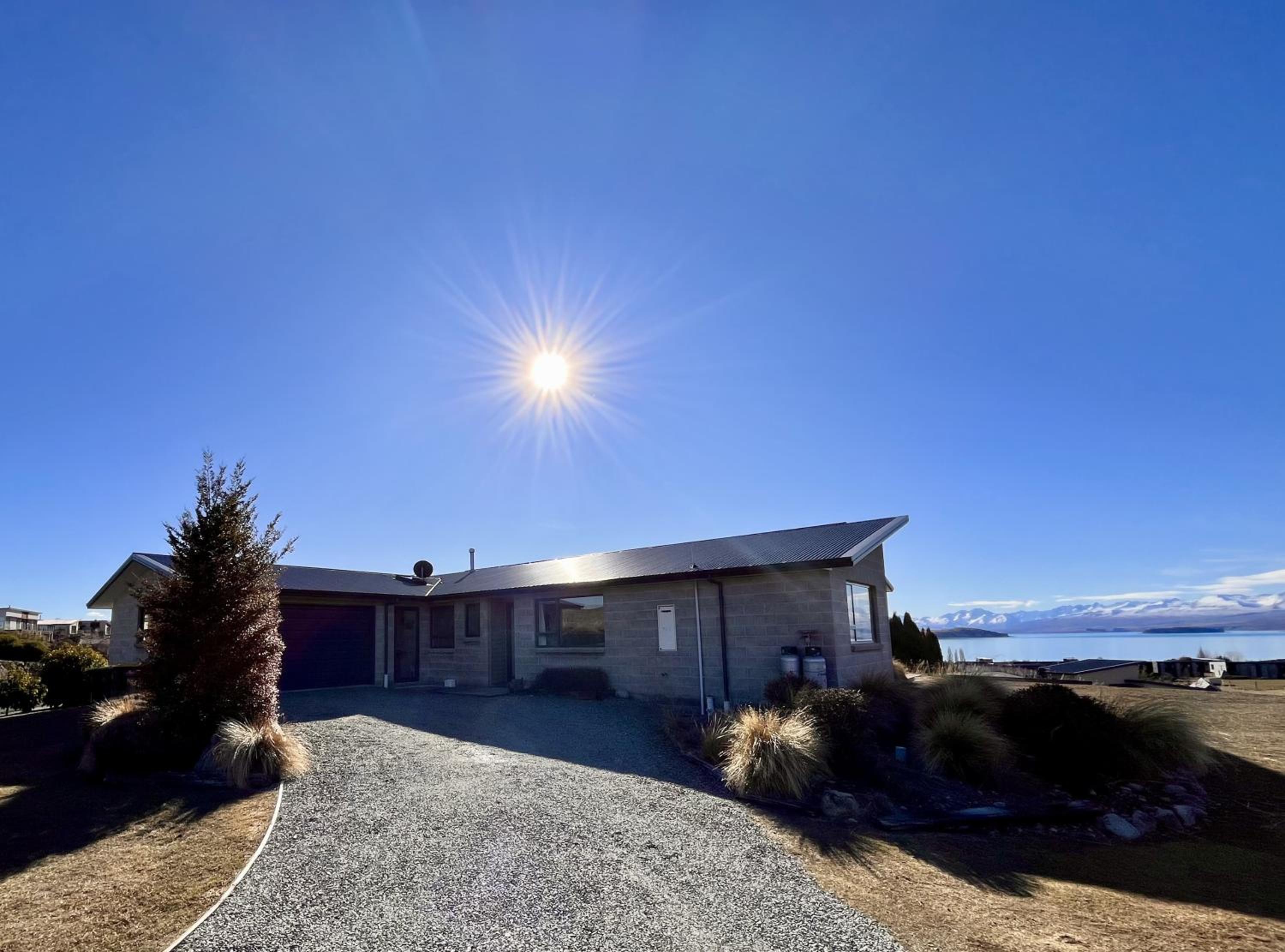 Hotel Walter Black Place - Lake Tekapo - Image 1