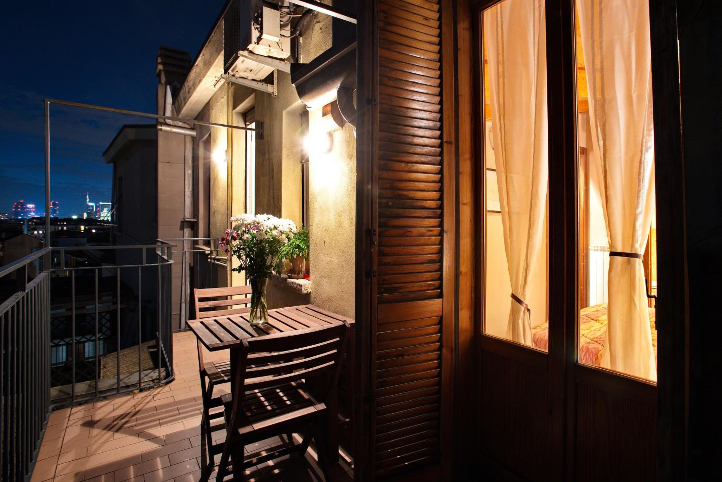 Milan Skyline Apartment in città studi a 1 minuto dal metrò con terrazzo wi-fi e netflix