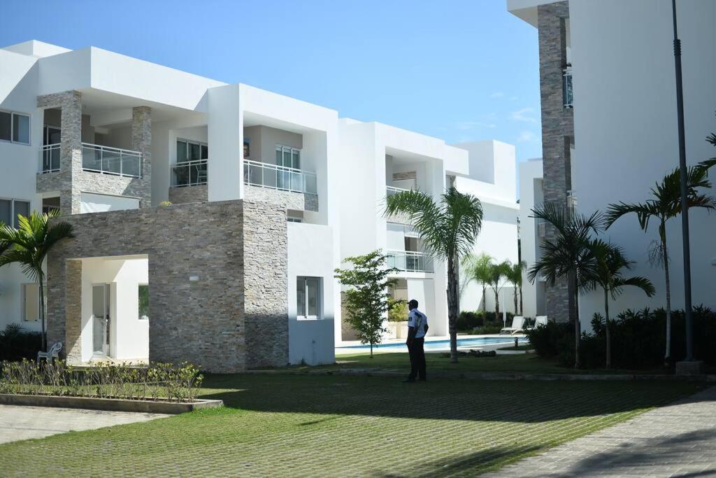 PM New Dream Condo ,by the beach by the shops view 2