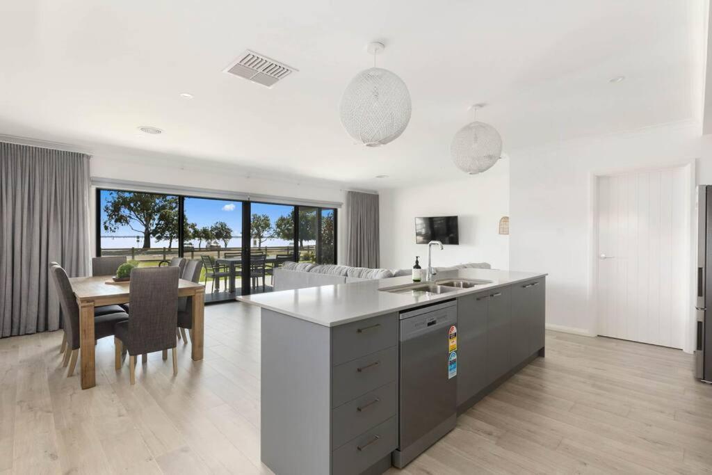 No 1 Marine Cove - Lake Views