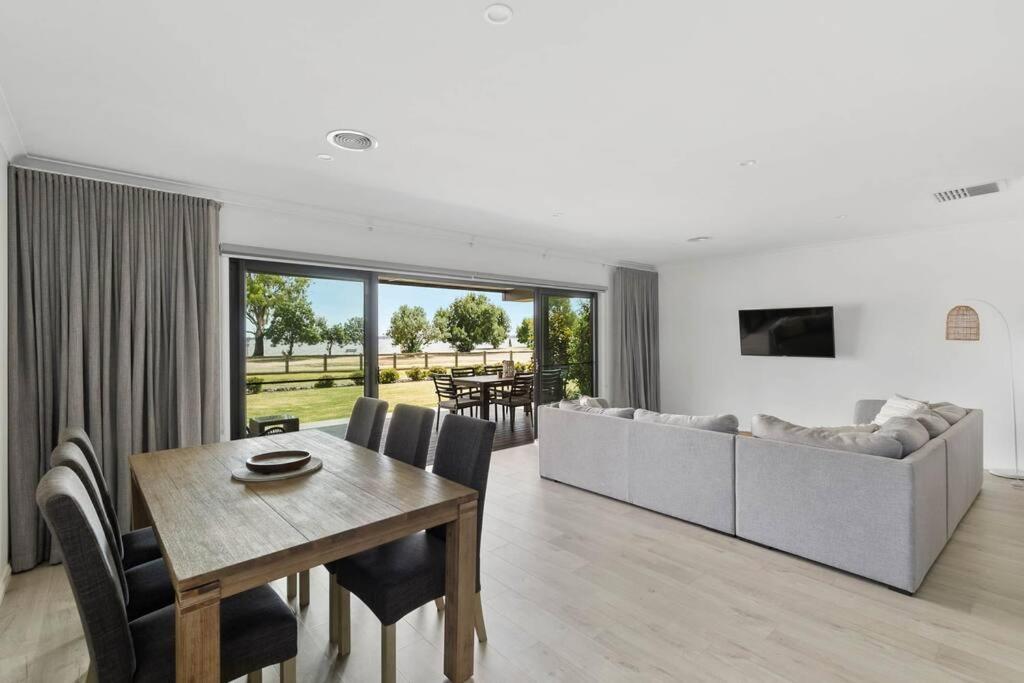 No 1 Marine Cove - Lake Views