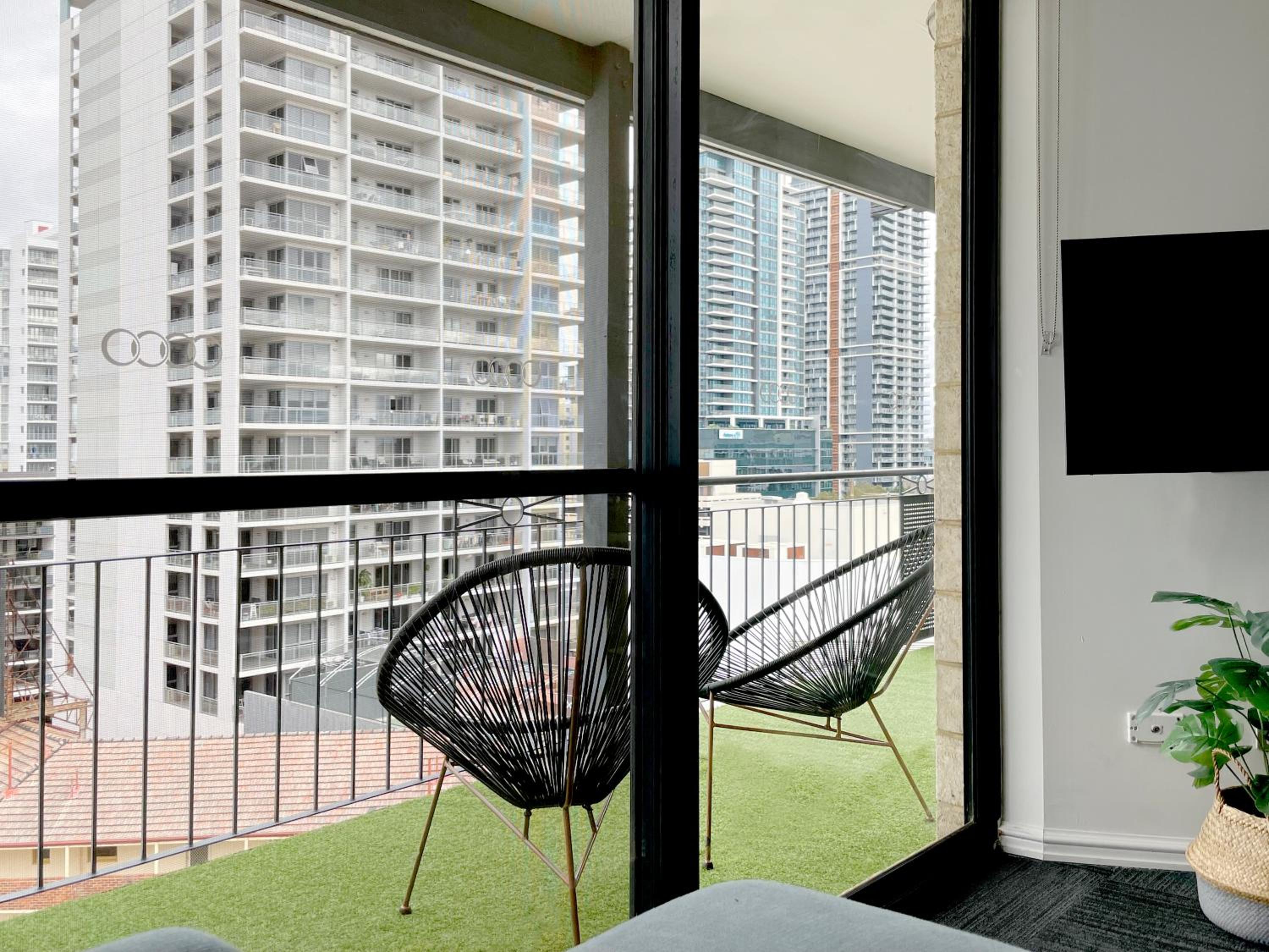Stylish Executive City Pad w Parking and Pool