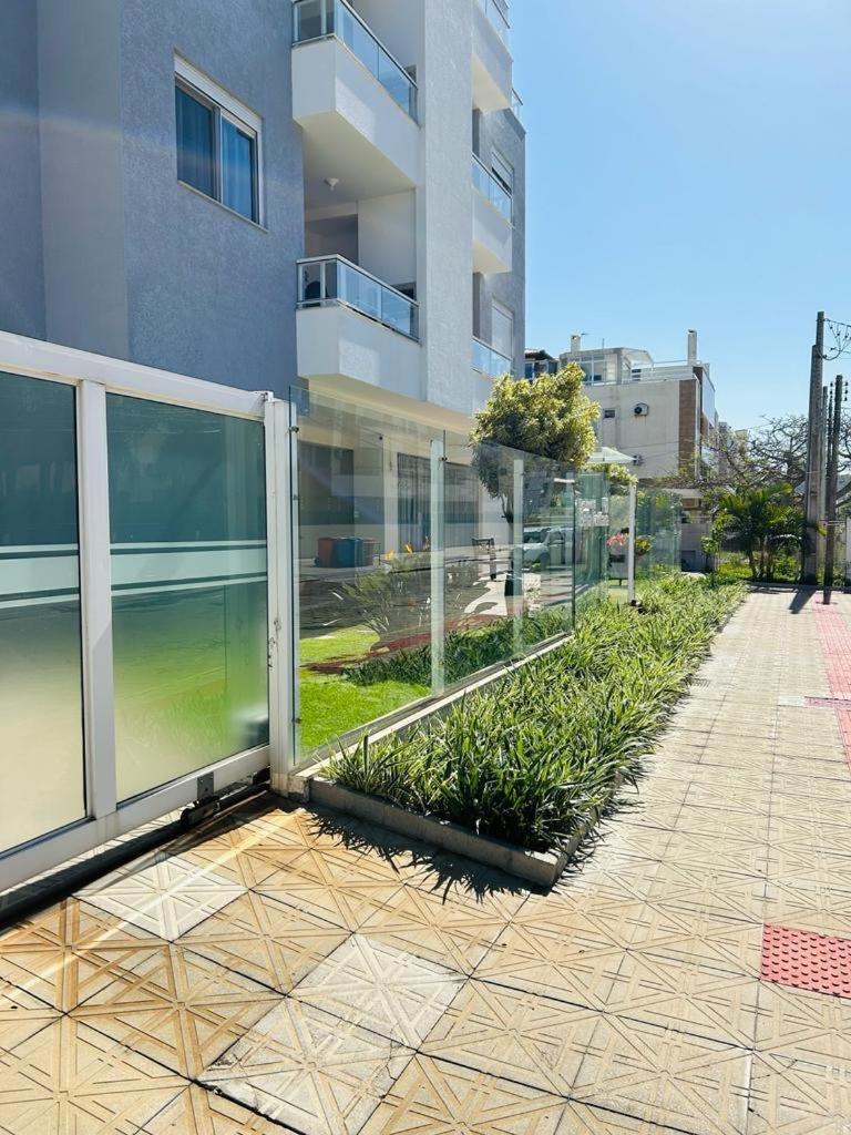 -Apto moderno 60m da Praia dos Ingleses!