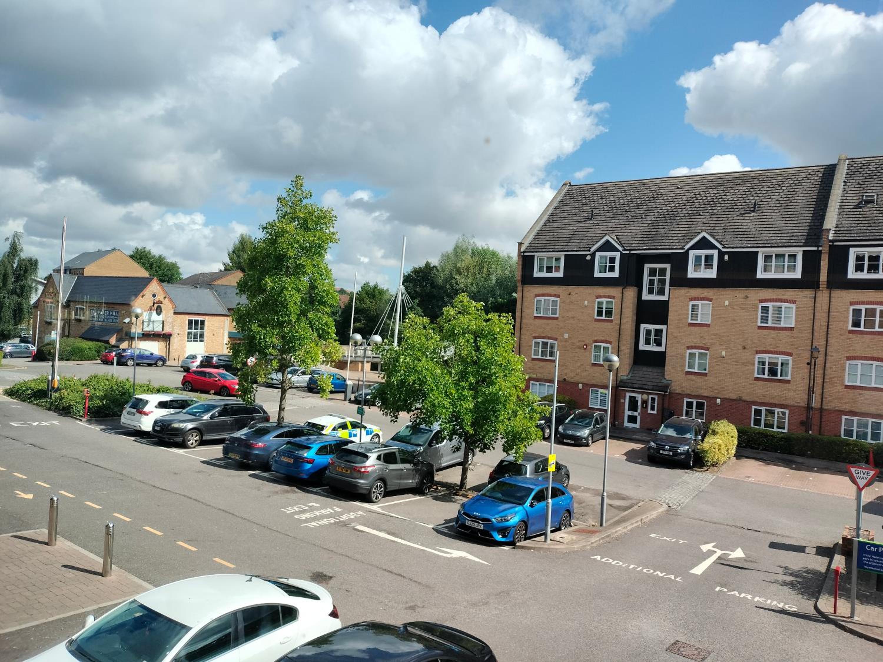Canalside Chic Your London Escape Starts Here WIFI and Airport Transfers view 4