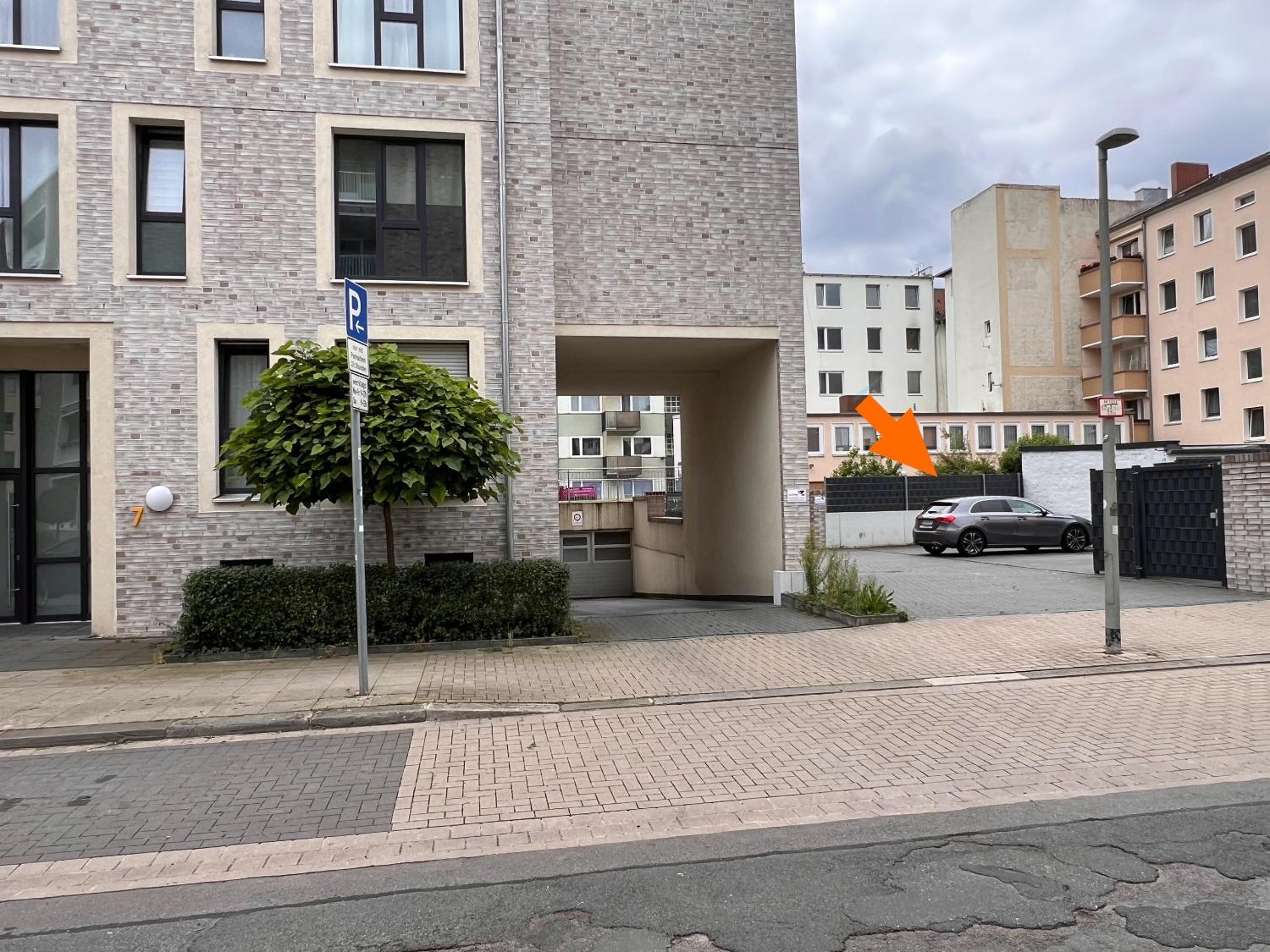 Modernes Apartment mit Balkon und Parkplatz Zentrum