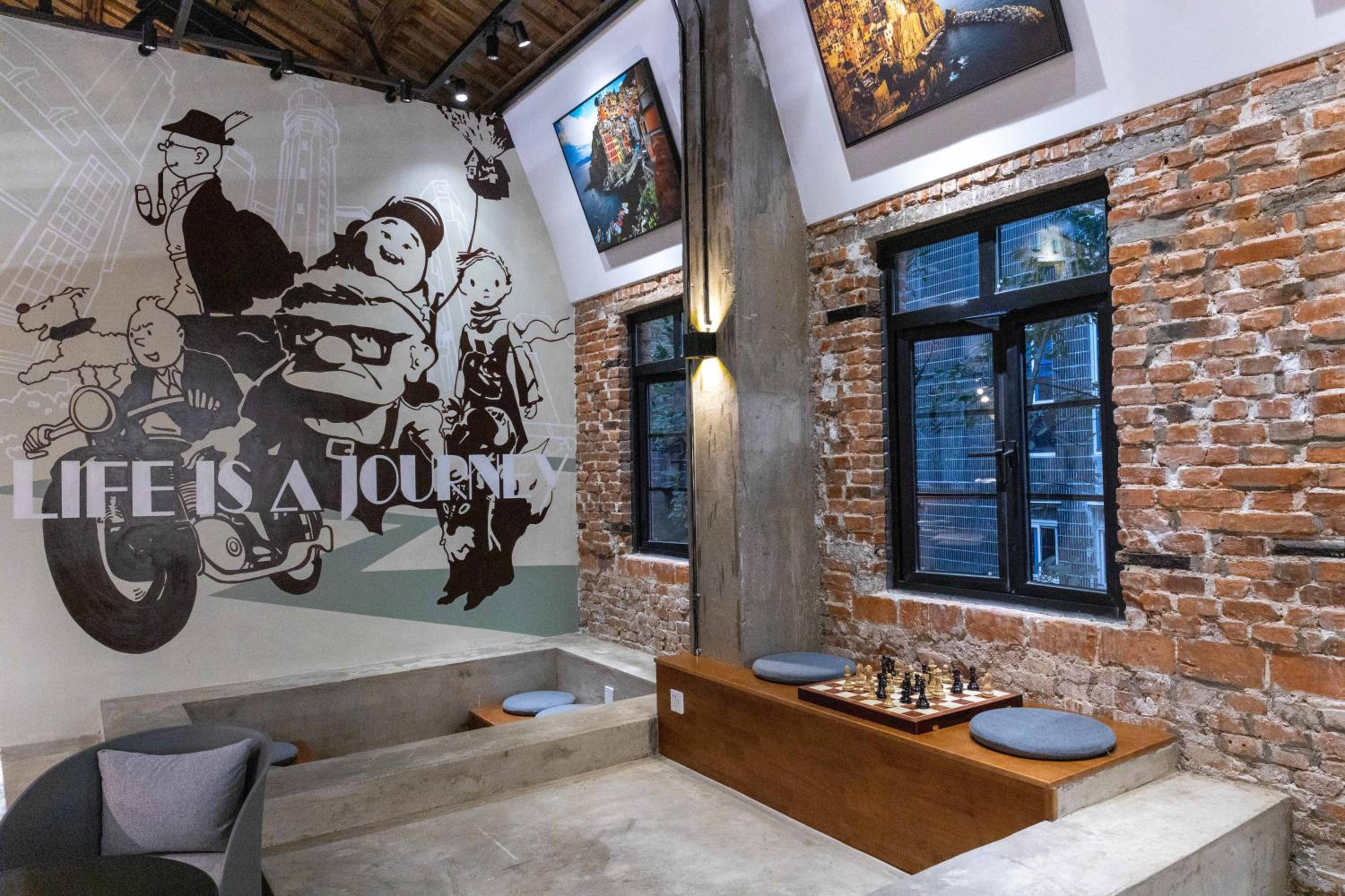 Chongqing Desti Youth Park Hostel Liberation Monument-English Service& Cafe& Bar& Luggage Storage & Large Public Area