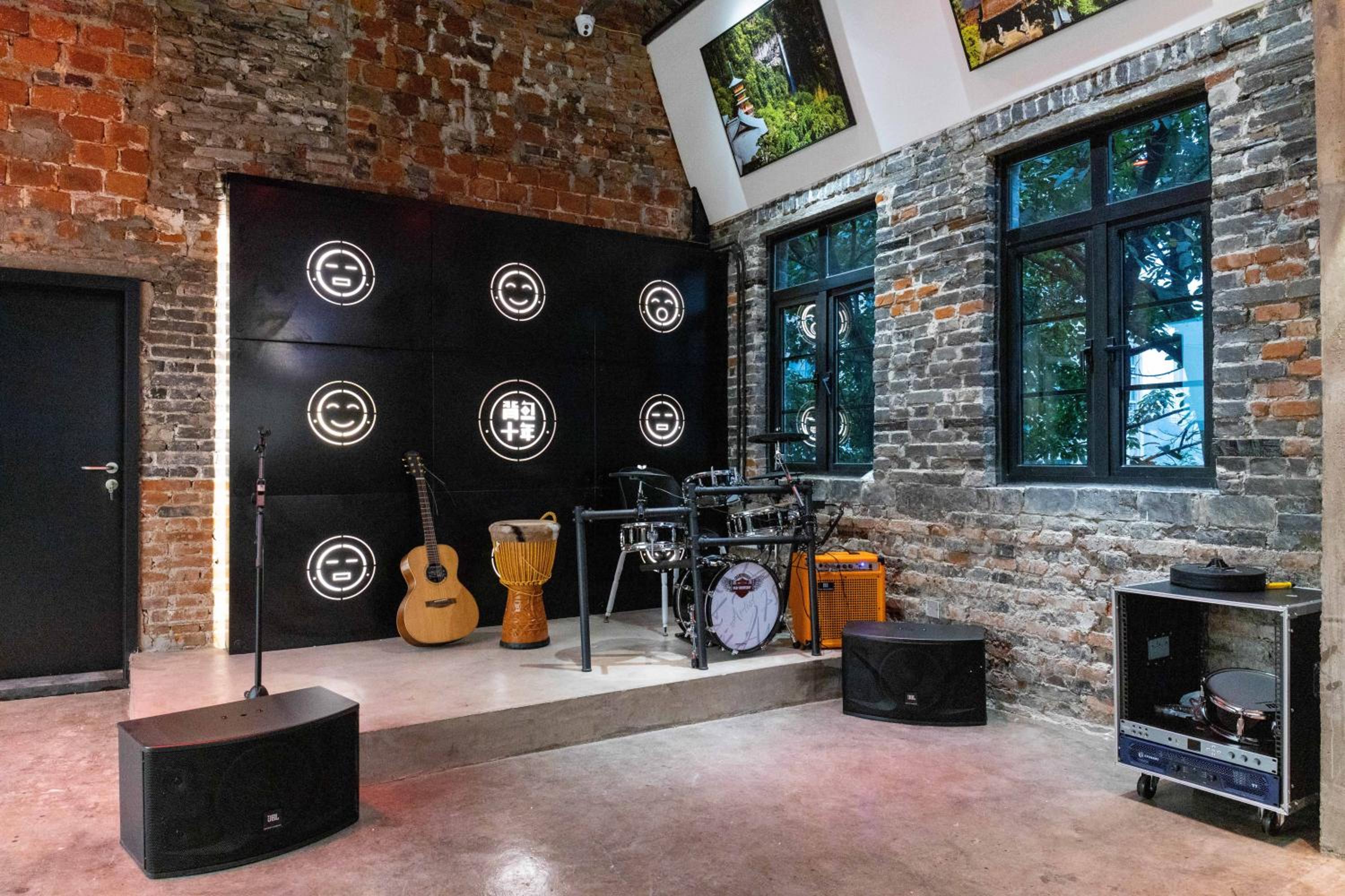Chongqing Desti Youth Park Hostel Liberation Monument-English Service& Cafe& Bar& Luggage Storage & Large Public Area