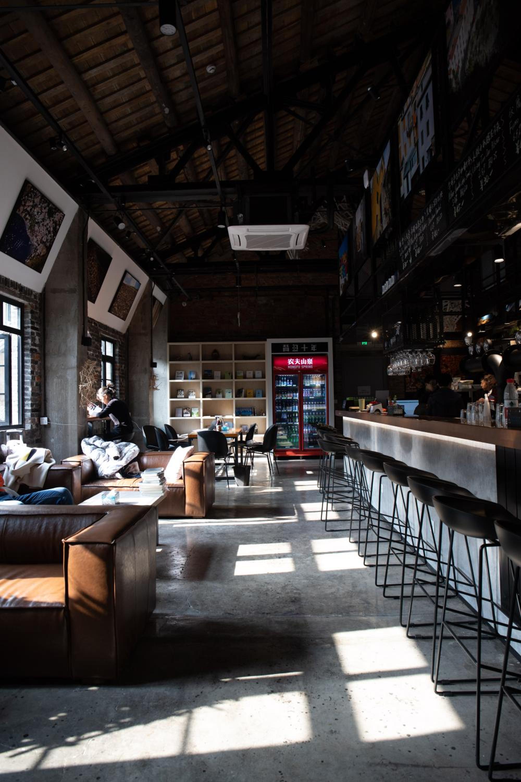 Chongqing Desti Youth Park Hostel Liberation Monument-English Service& Cafe& Bar& Luggage Storage & Large Public Area