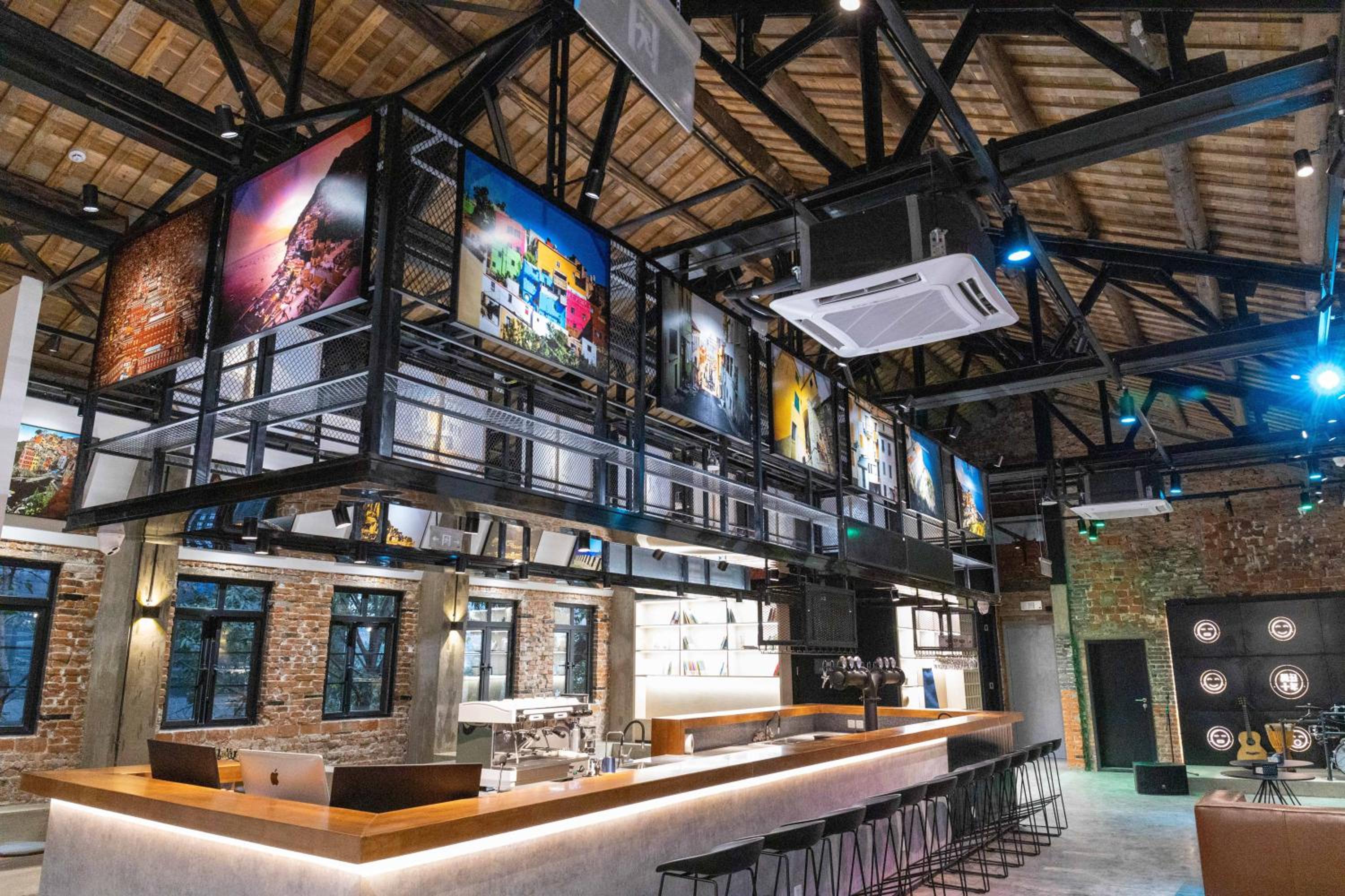 Chongqing Desti Youth Park Hostel Liberation Monument-English Service& Cafe& Bar& Luggage Storage & Large Public Area