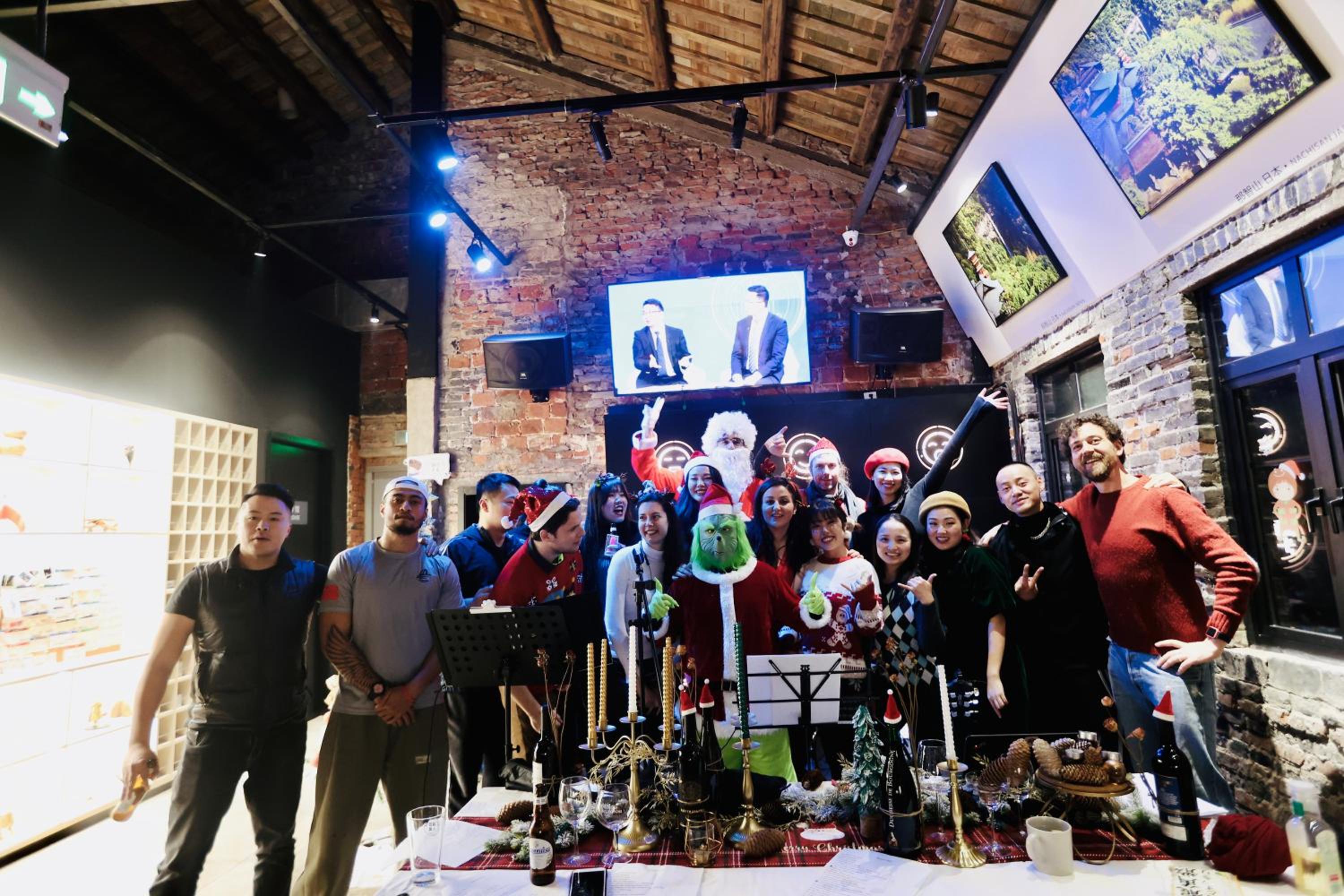 Chongqing Desti Youth Park Hostel Liberation Monument-English Service& Cafe& Bar& Luggage Storage & Large Public Area