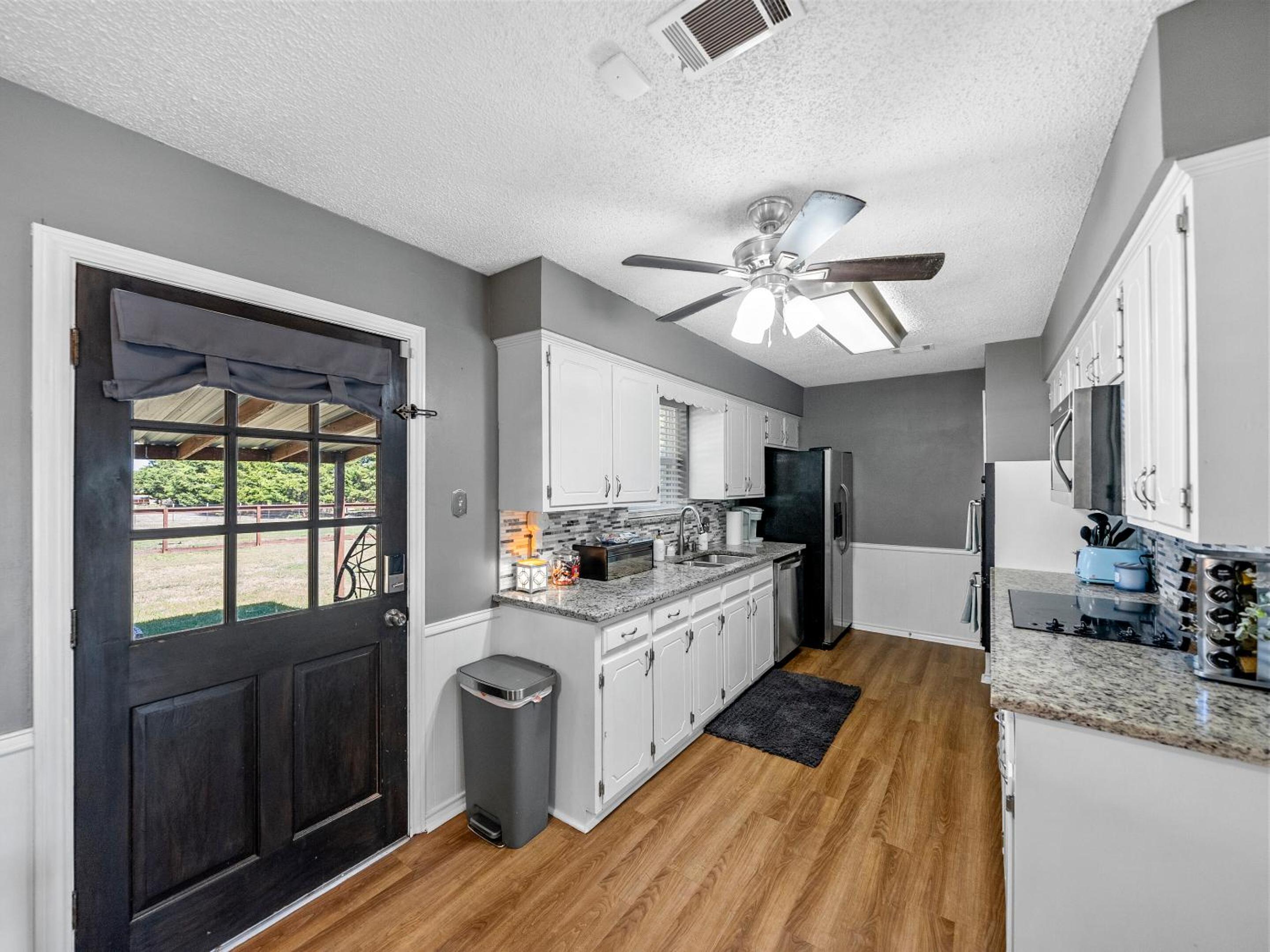 Country Living By Lake Lavon & Historic Wylie view 5