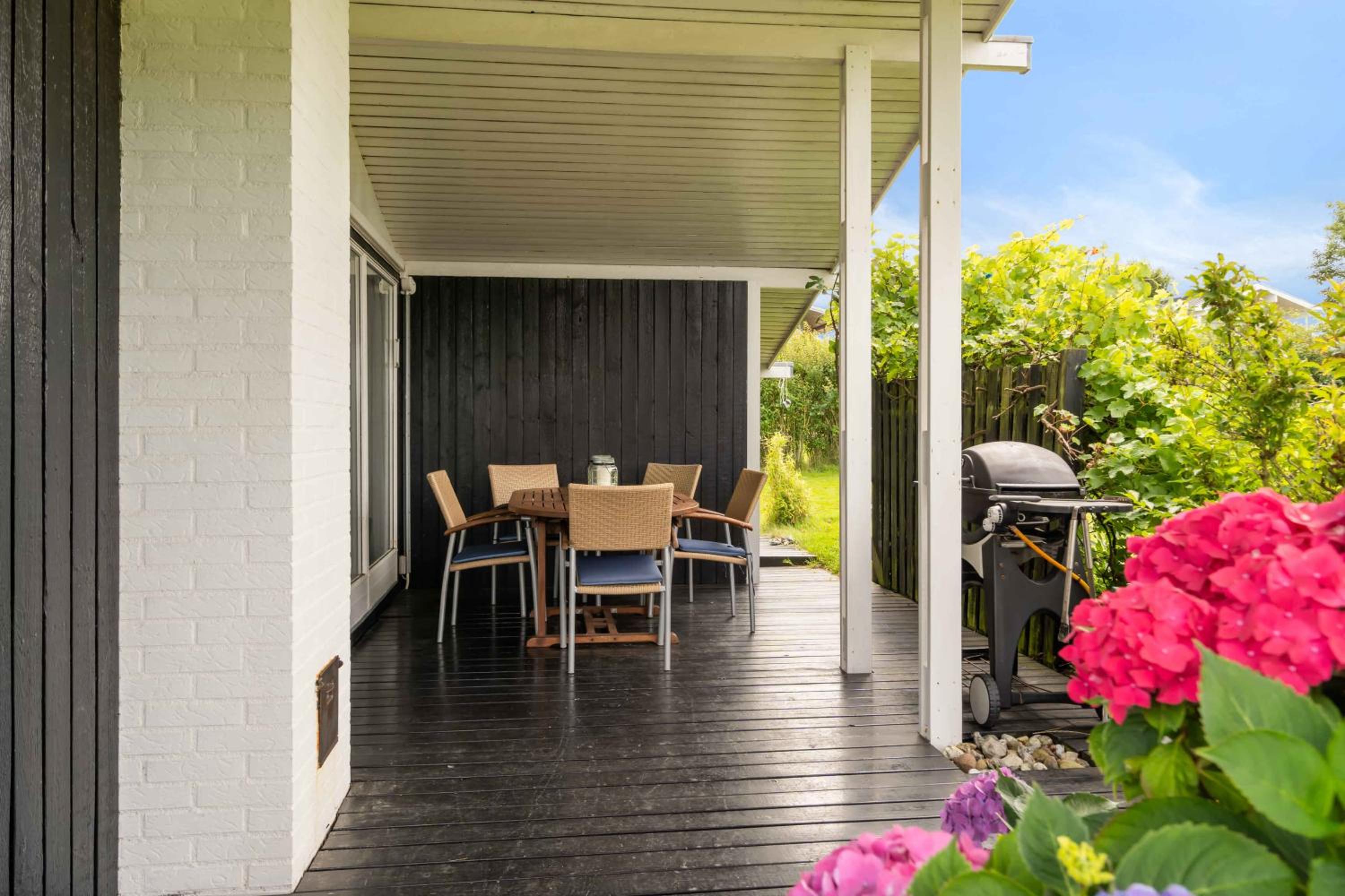 Lovely Summerhouse By Skaastrup Strand W Sea View