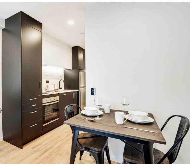Cosy 1-bedroom with pool and sauna in city centre view 3