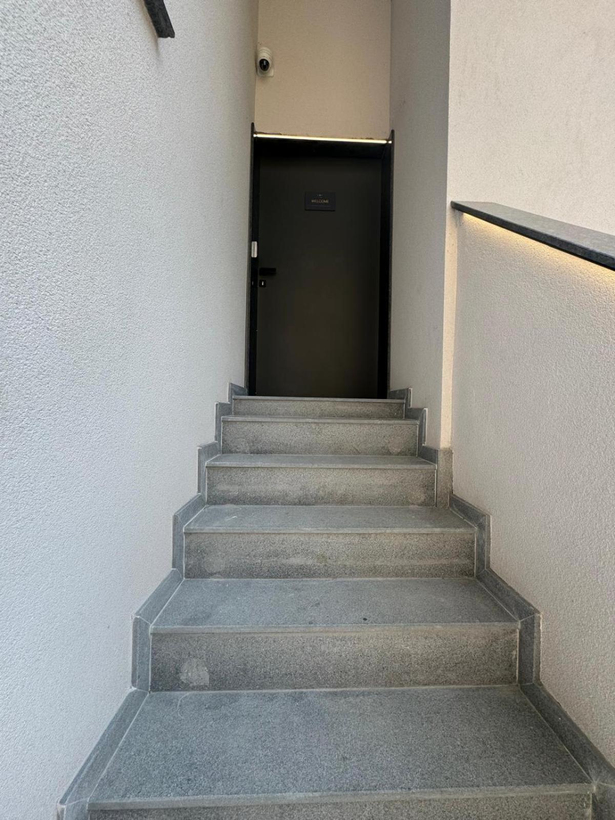 Luxurious House with Deluxe rooms & Free Secured Parking