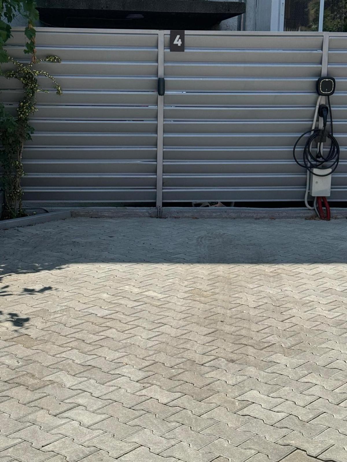 Luxurious House with Deluxe rooms & Free Secured Parking