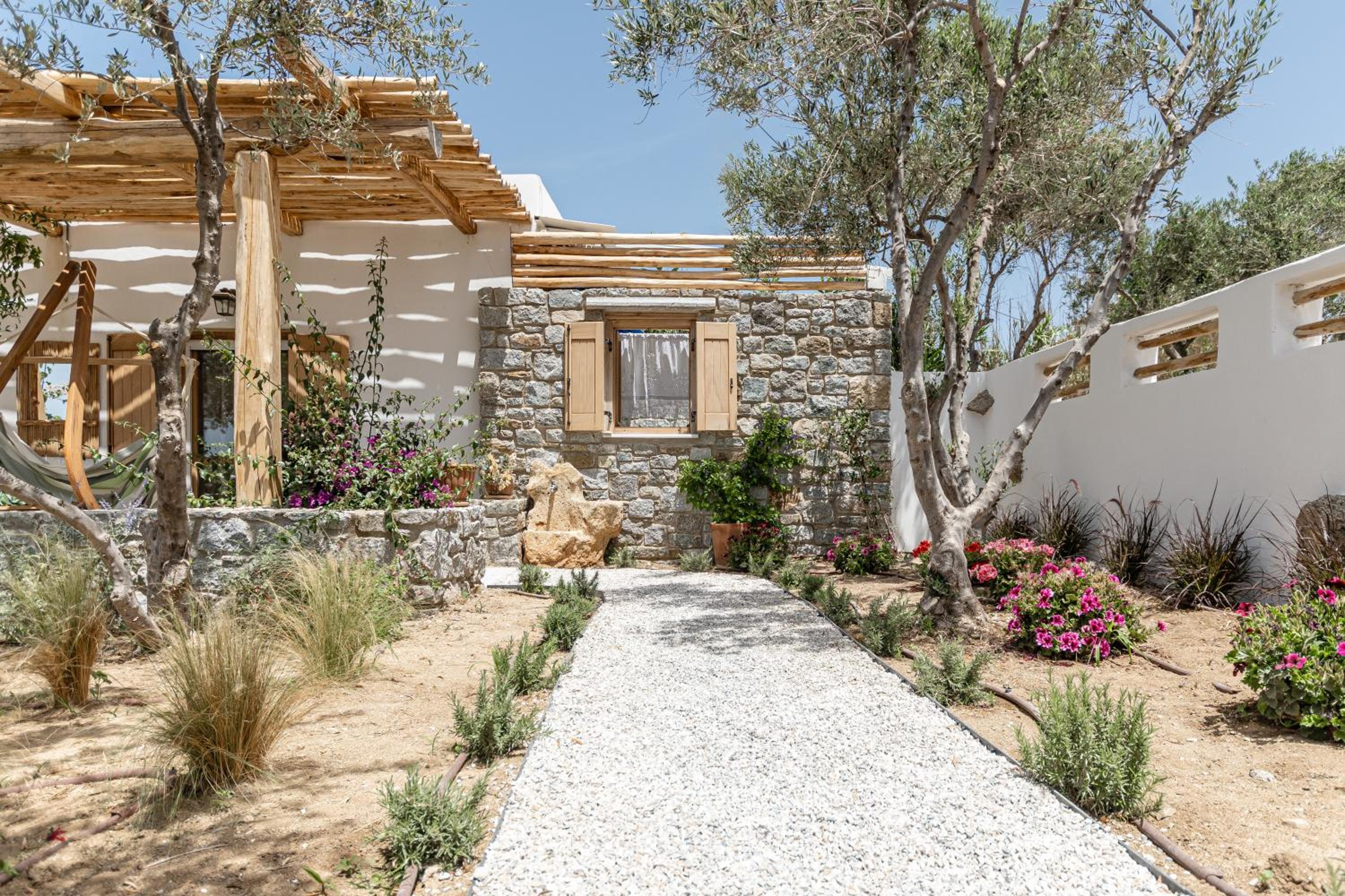 Hotel Naxian Serenity Suites - Image 1