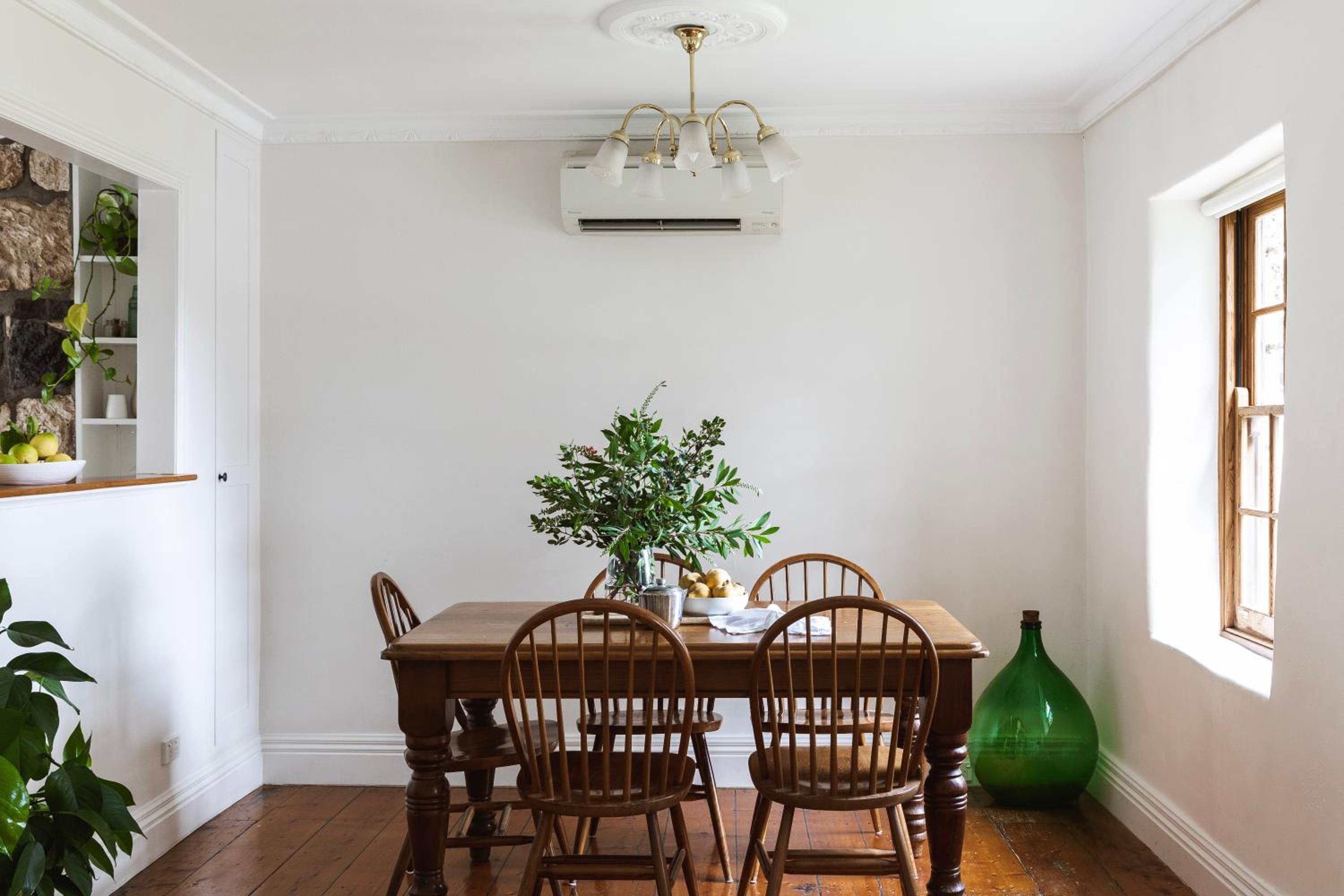 Historic 1850s Magnetic Cottage