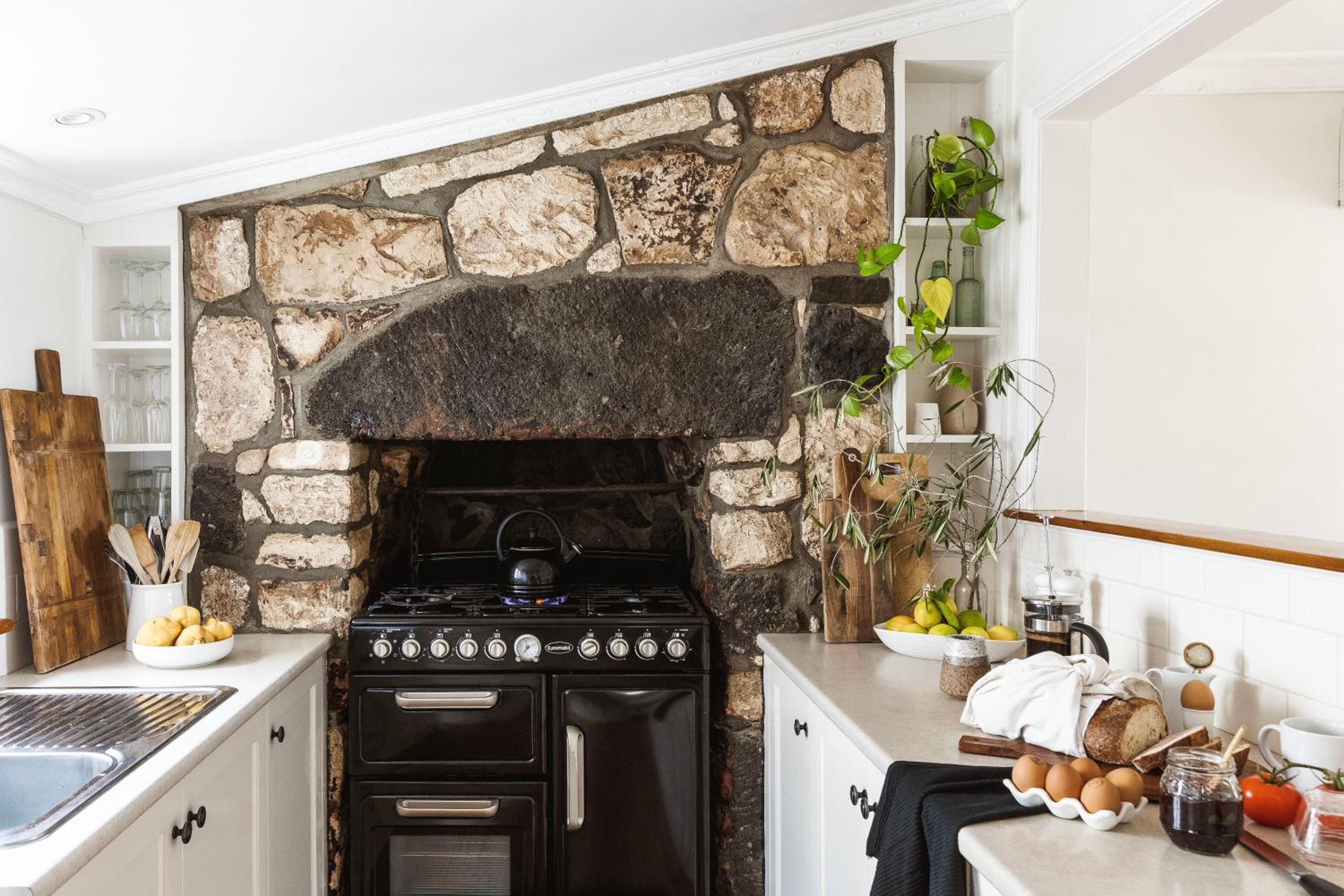 Historic 1850s Magnetic Cottage