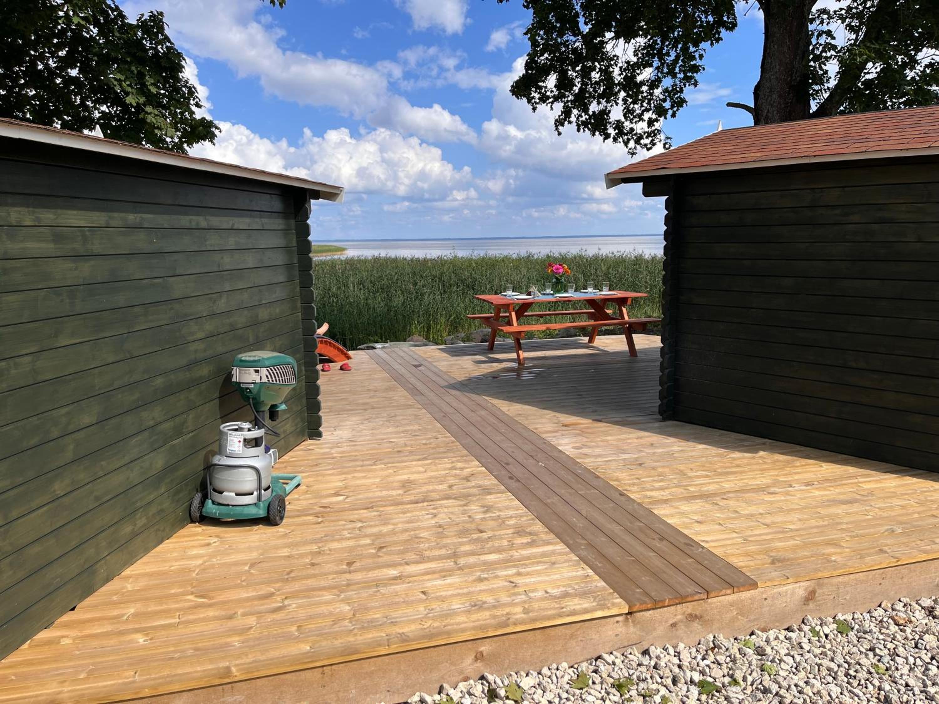 Suure-Kuuse kämpingud otse järve kaldal