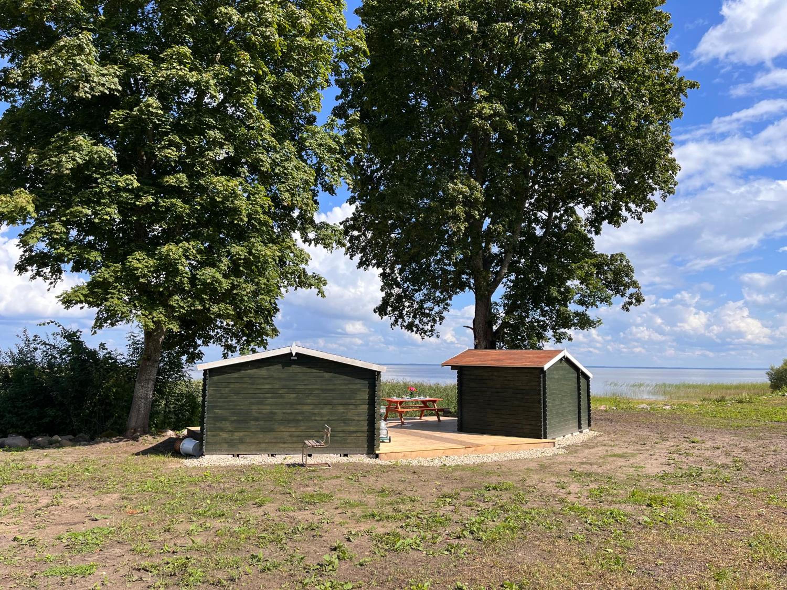 Suure-Kuuse kämpingud otse järve kaldal