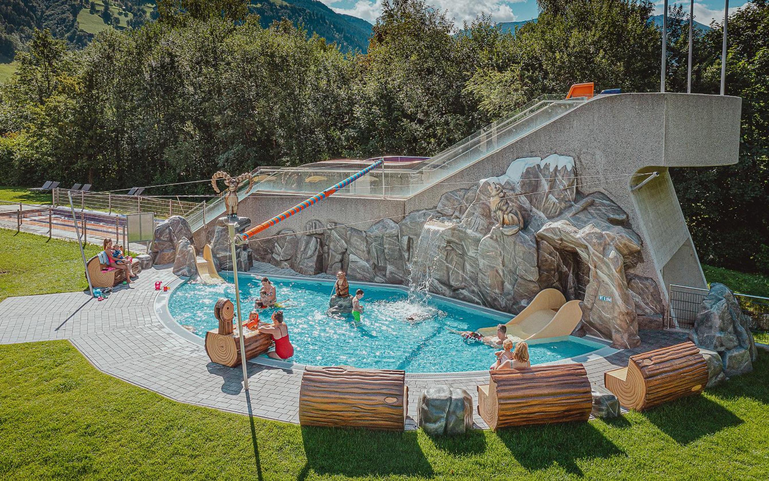 Appartement Hotel Panorama-im Bademantel direkt in die Alpentherme