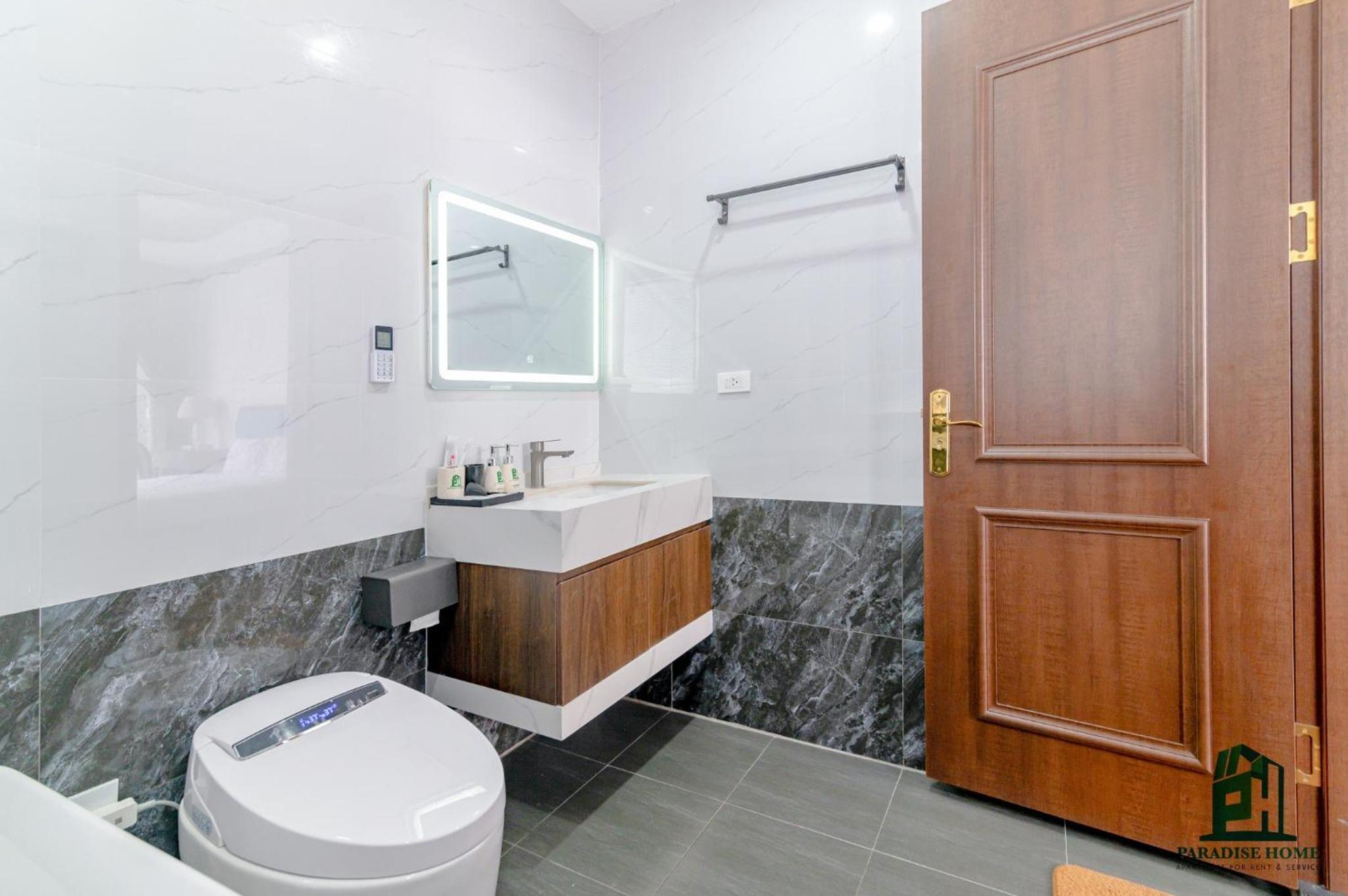 Luxe Paradise Suites Dang Thai Mai