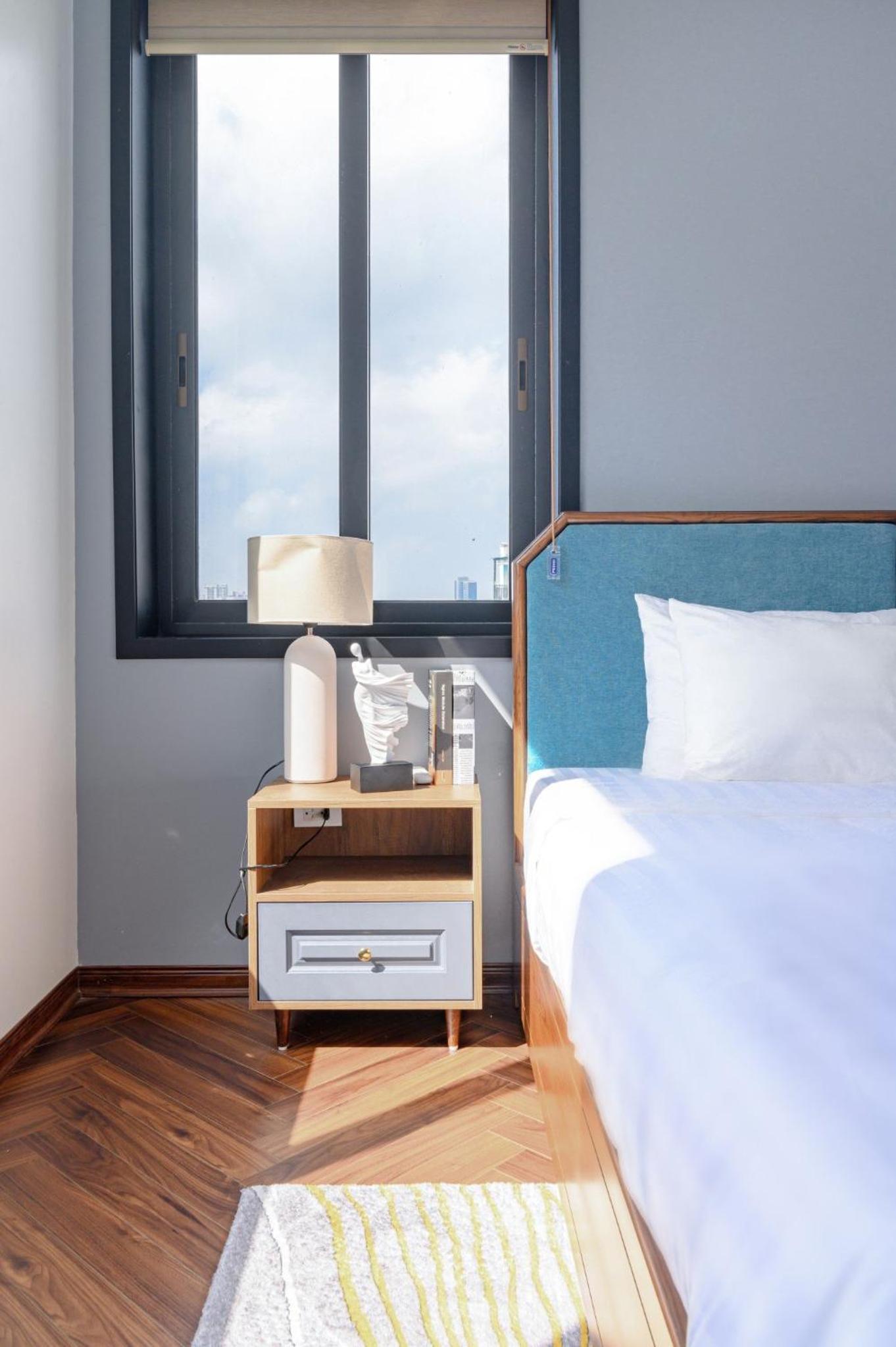 Luxe Paradise Suites Dang Thai Mai
