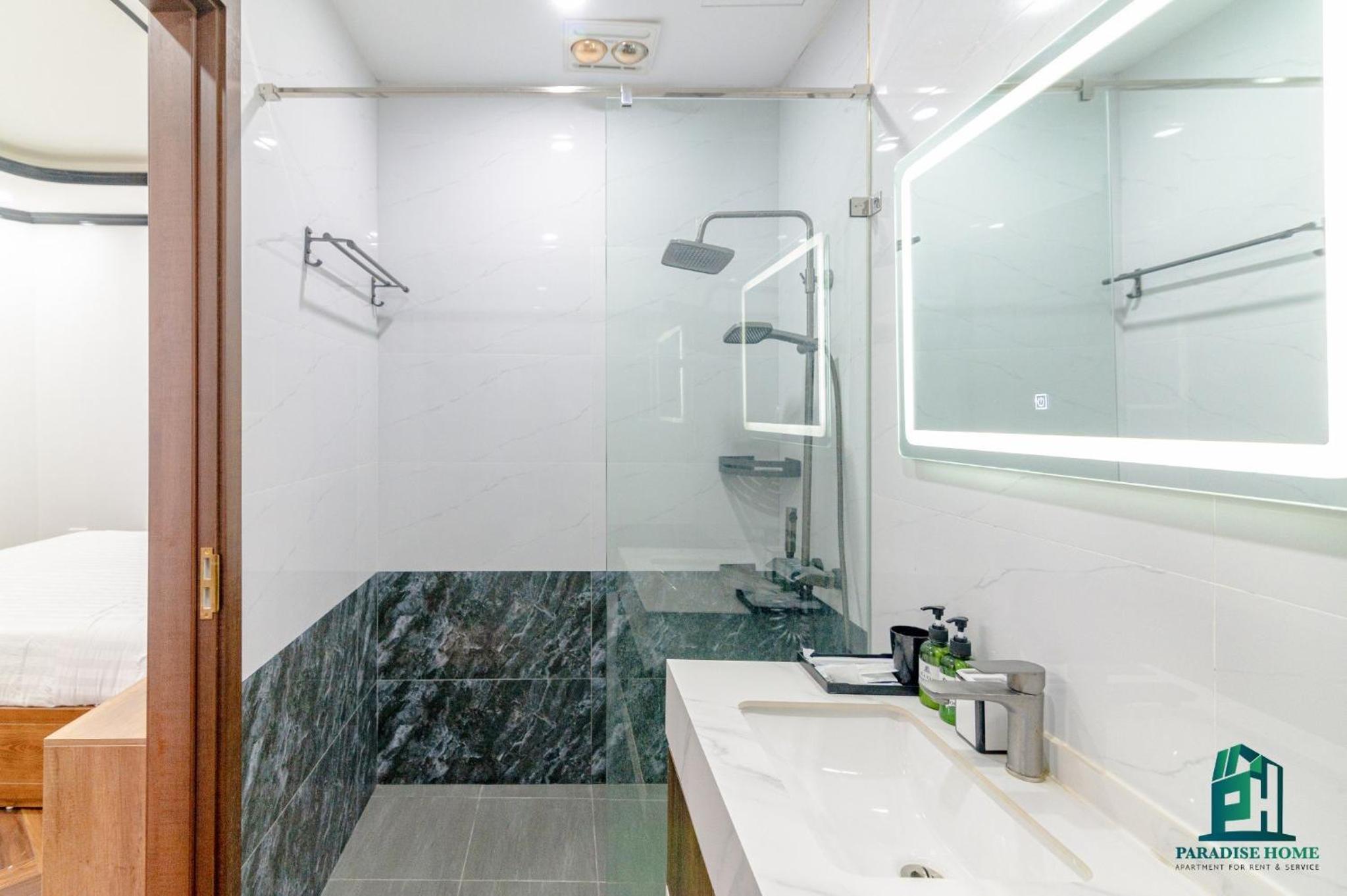 Luxe Paradise Suites Dang Thai Mai