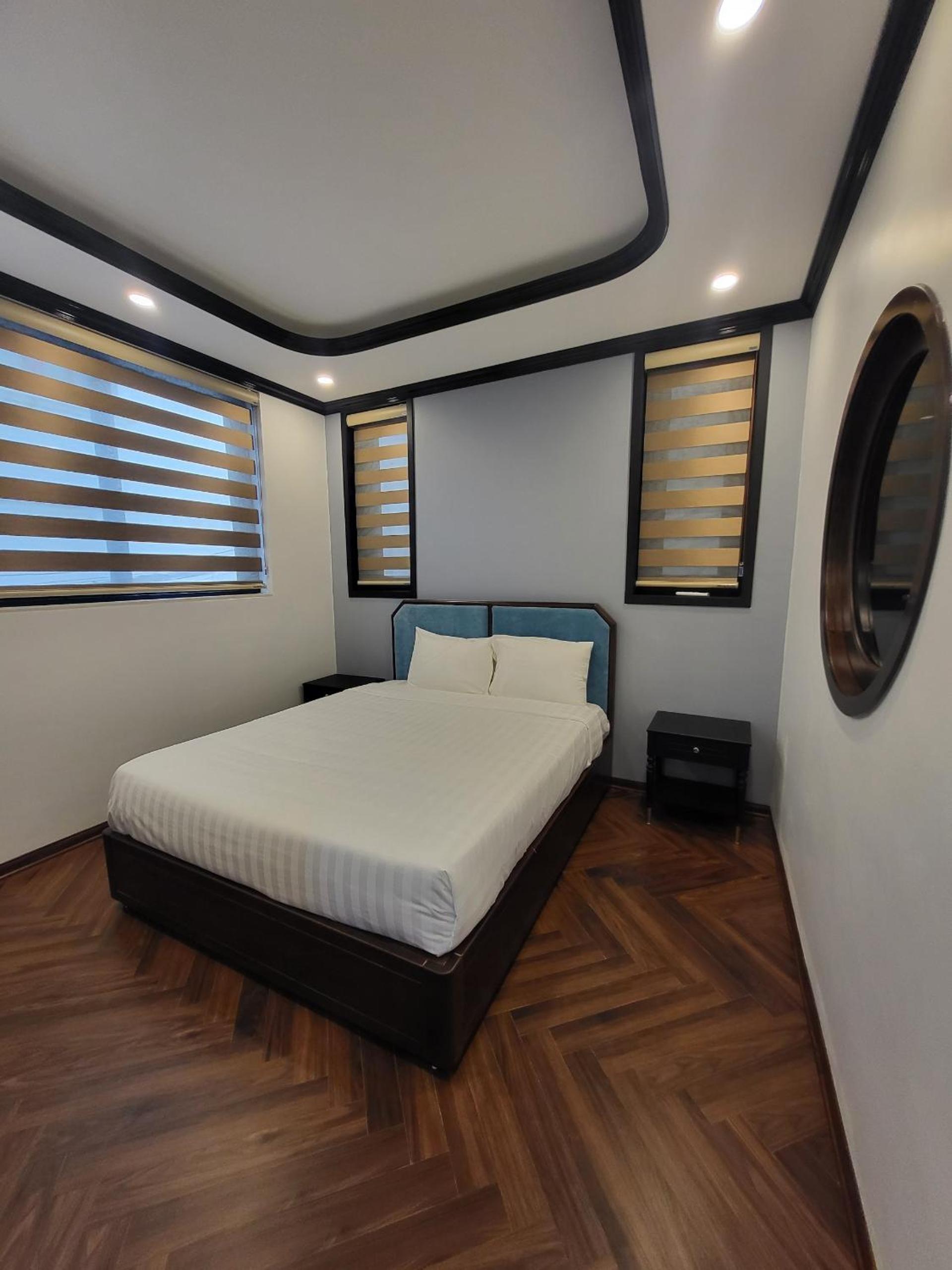 Luxe Paradise Suites Dang Thai Mai